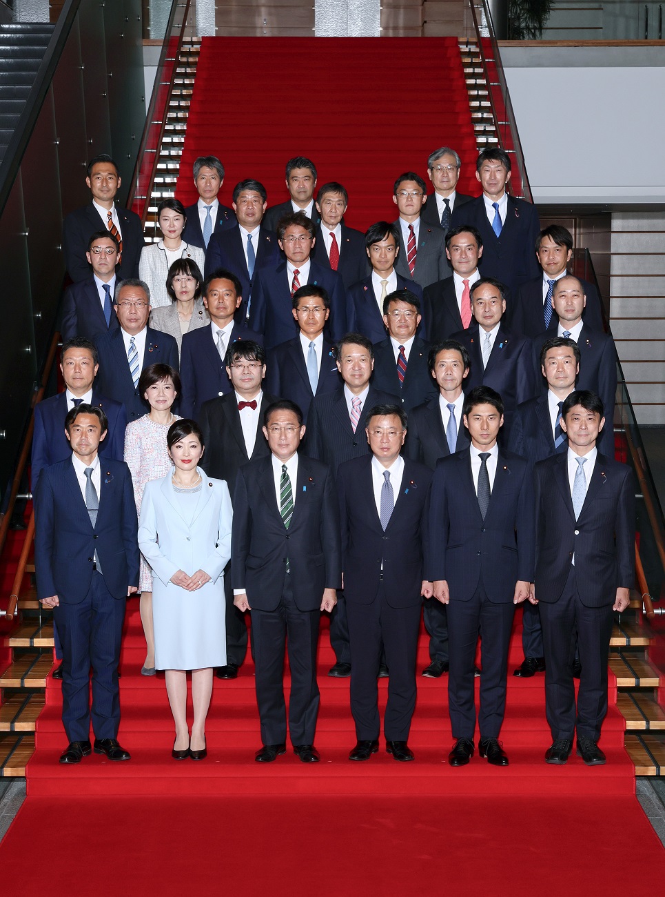 首次大臣政务官会议及合影留念