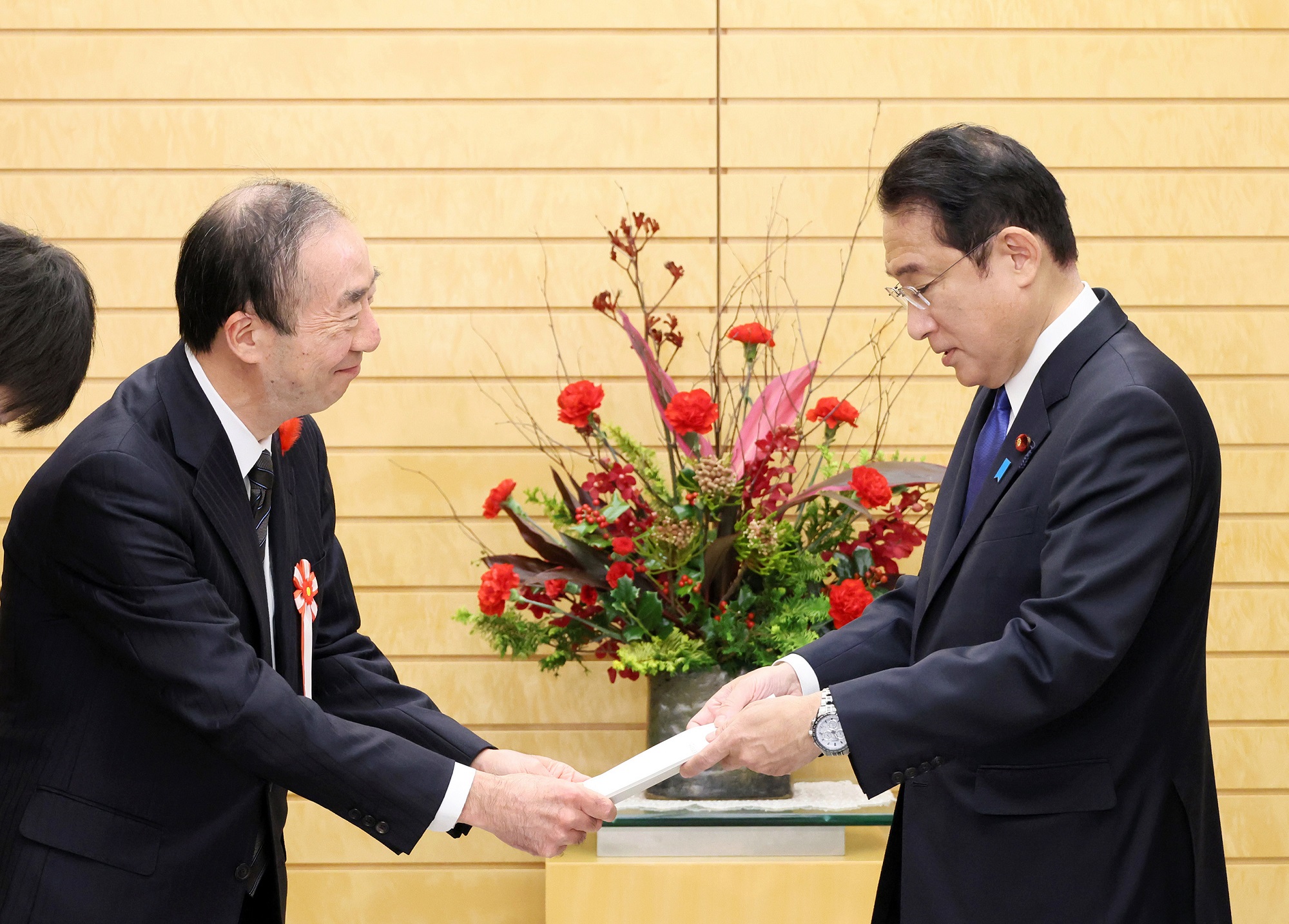 接收有关推进儿童政策的有识之士会议的报告书