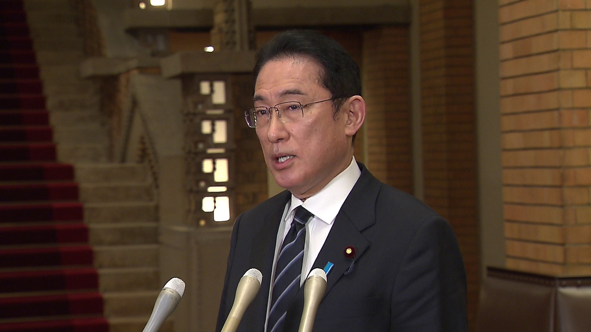 关于出席七国集团 首脑会议等的记者会