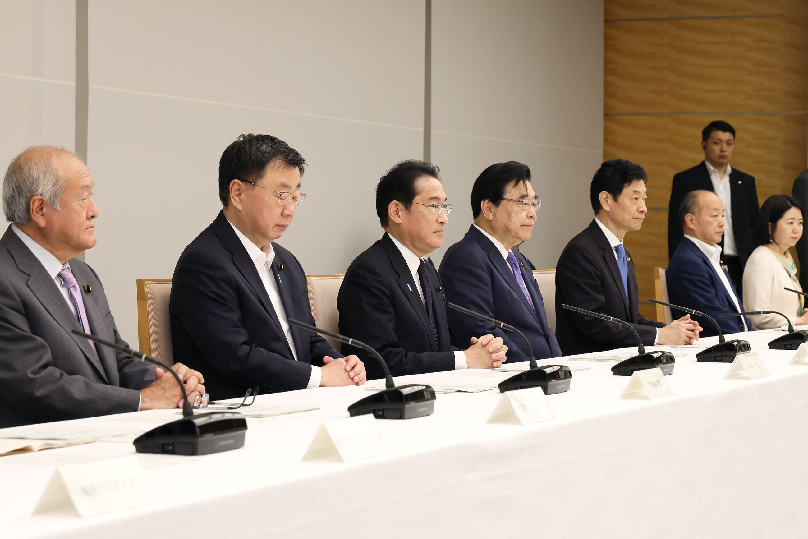 出席有关月度经济报告等的相关阁僚会议