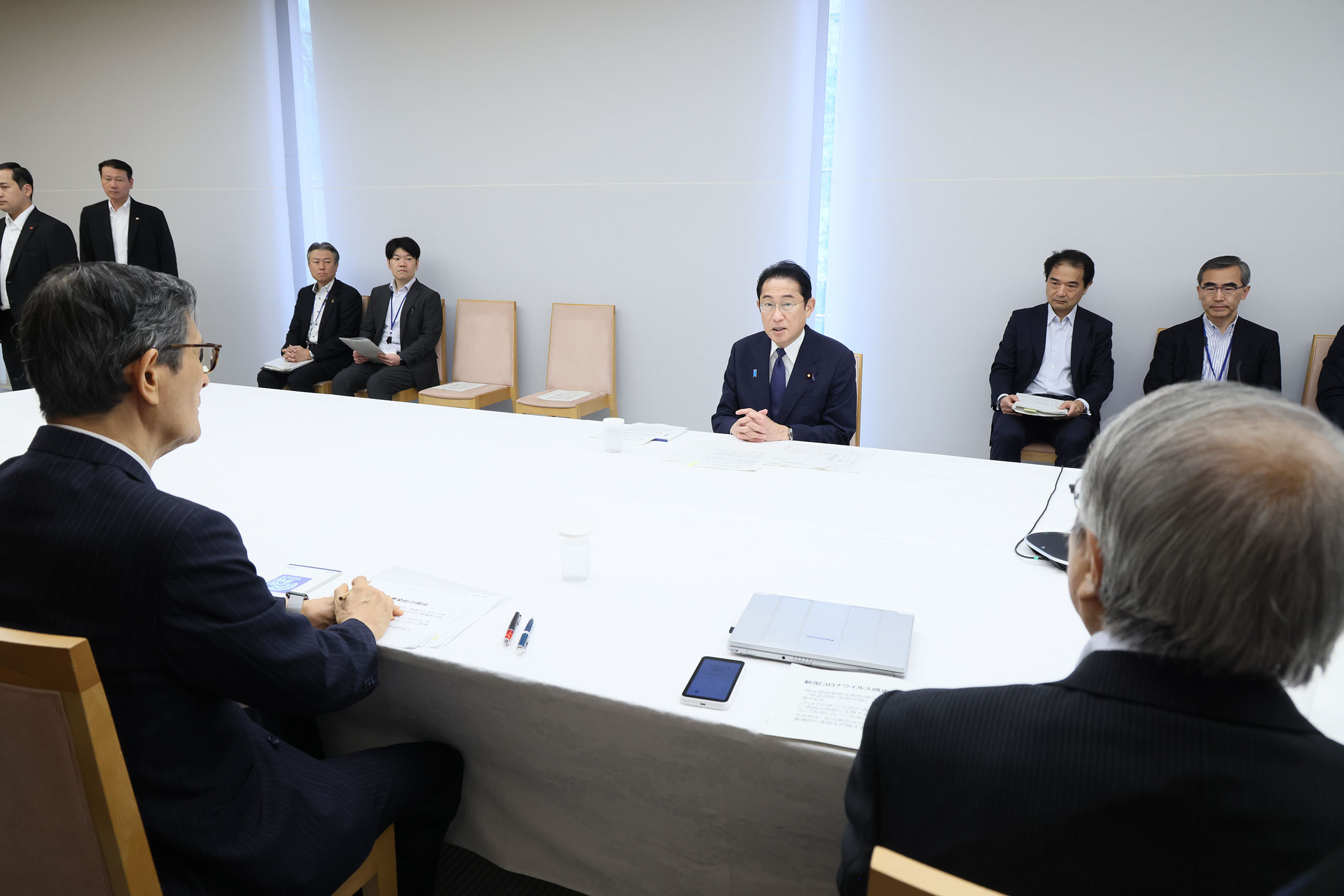 与新冠专家交换意见