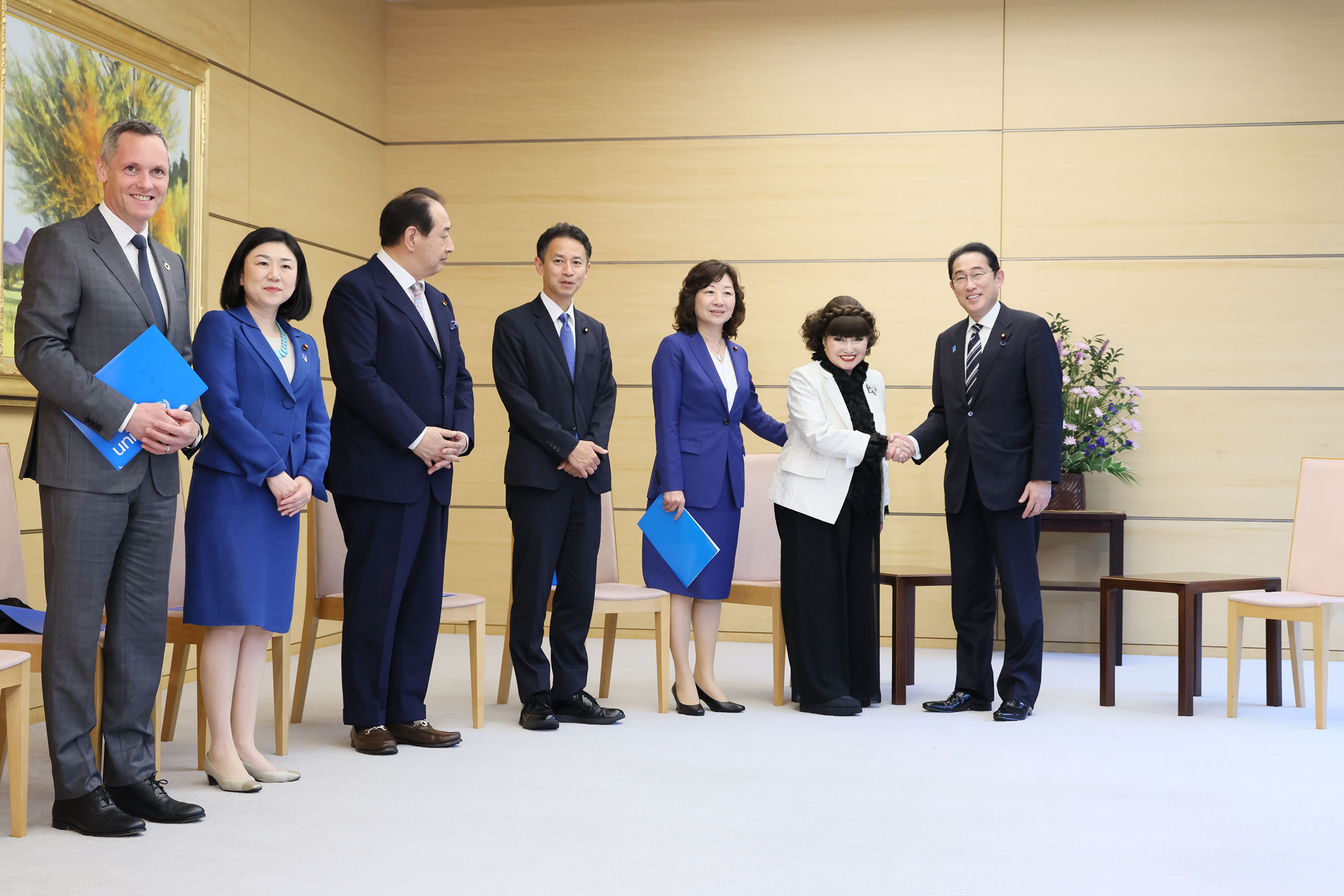 会见联合国儿童基金(UNICEF)亲善大使黑柳彻子及UNICEF议员联盟