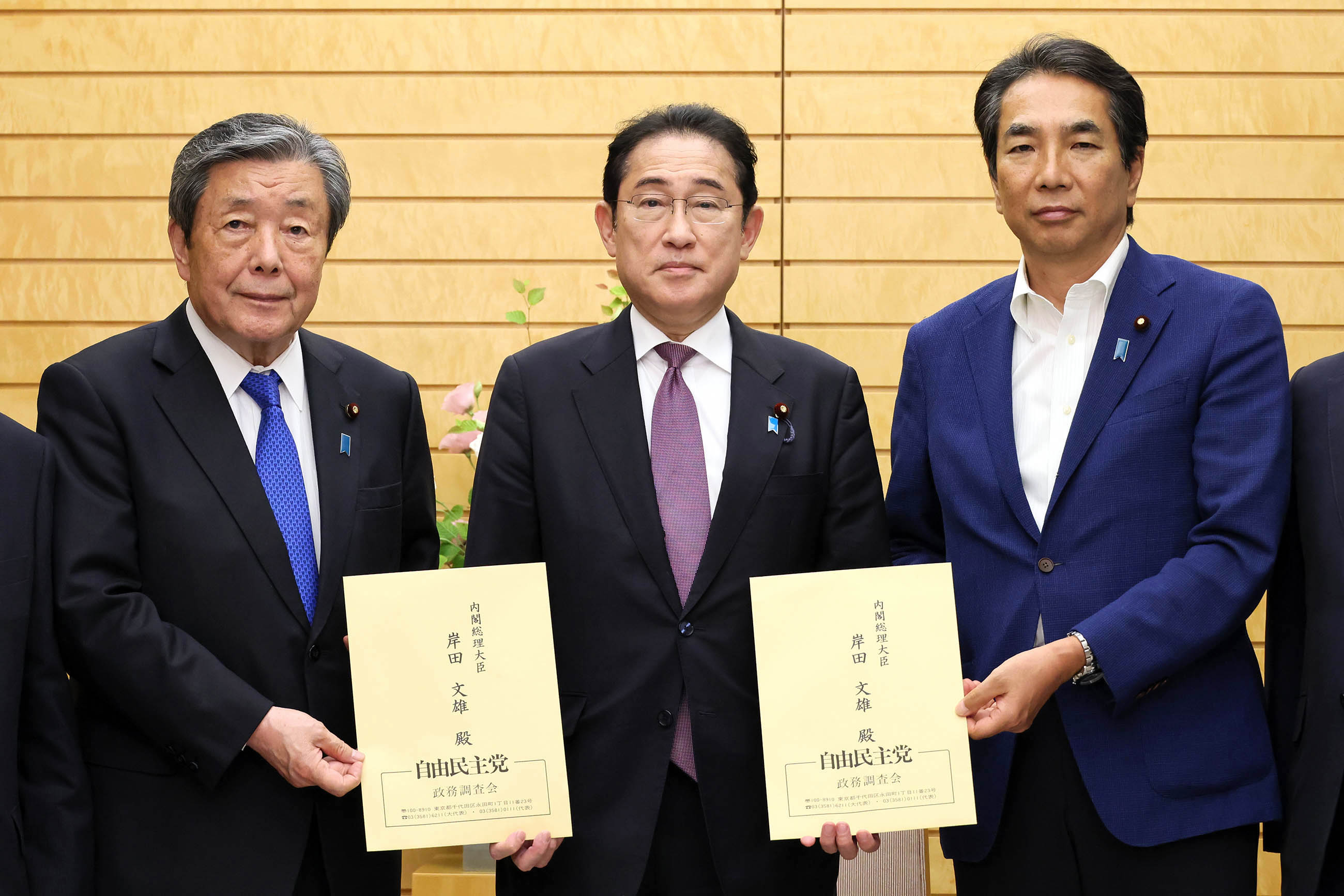 接受自由民主党针对制定下一期粮食、农业、农村基本计划和2025财年预算编制的建议书以及针对“能创收的出口”的第6次建议书