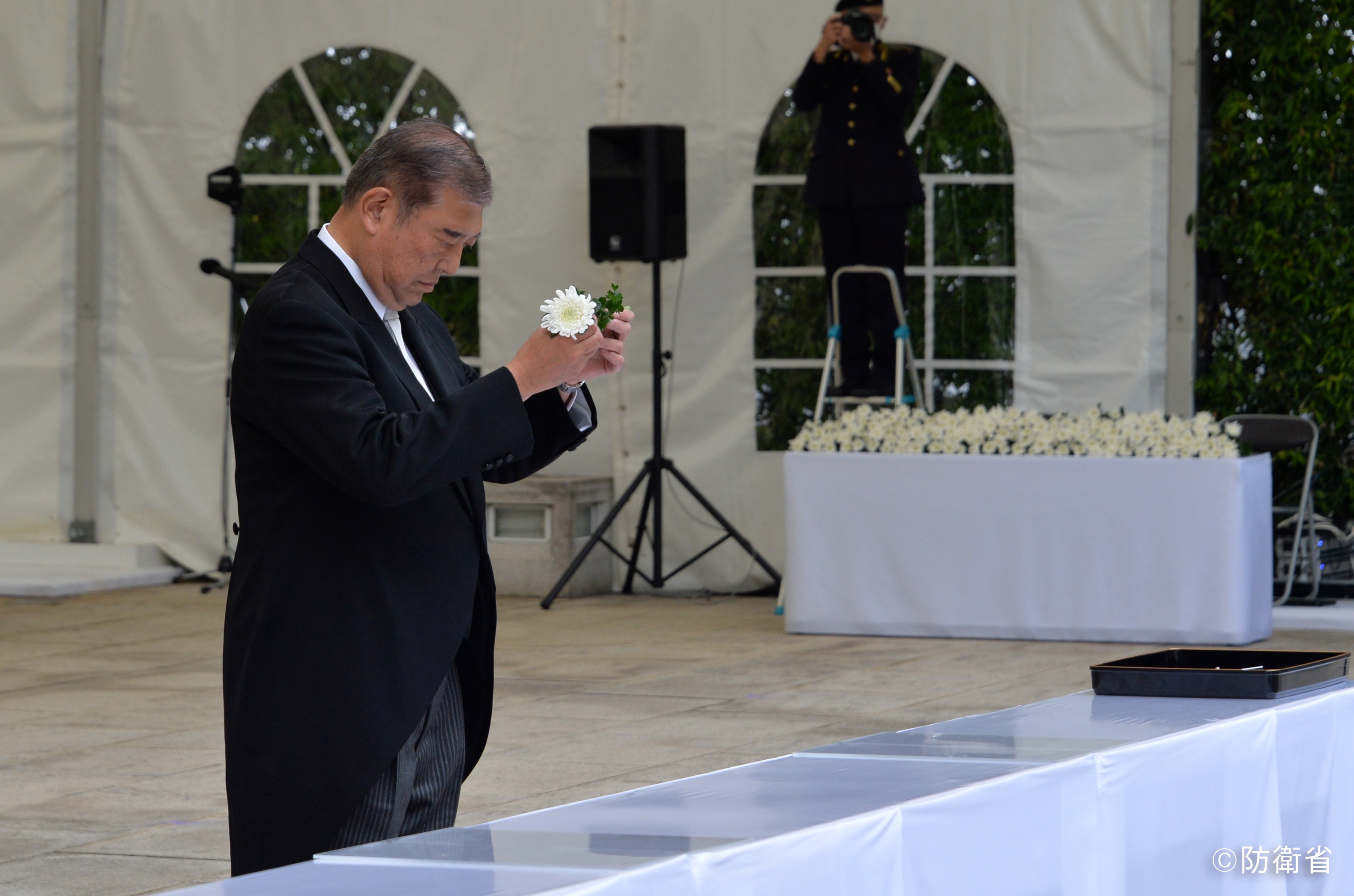 出席自卫队殉职队员追悼仪式