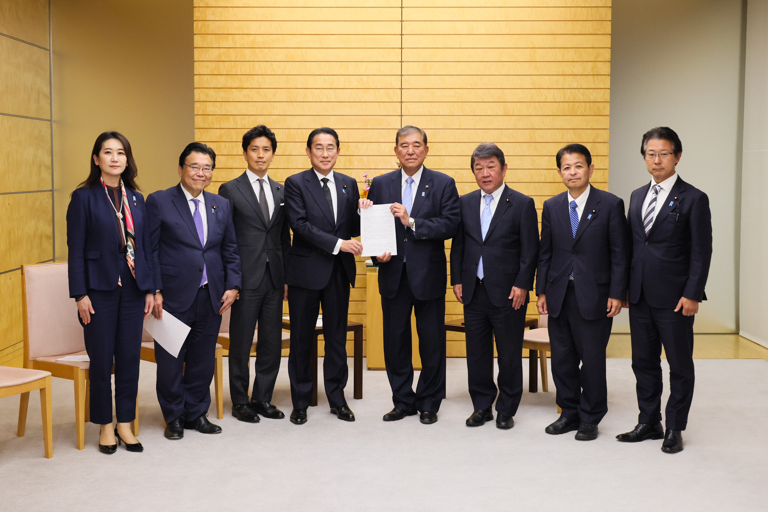 接受自民党“资产运用立国议员联盟”的建议书