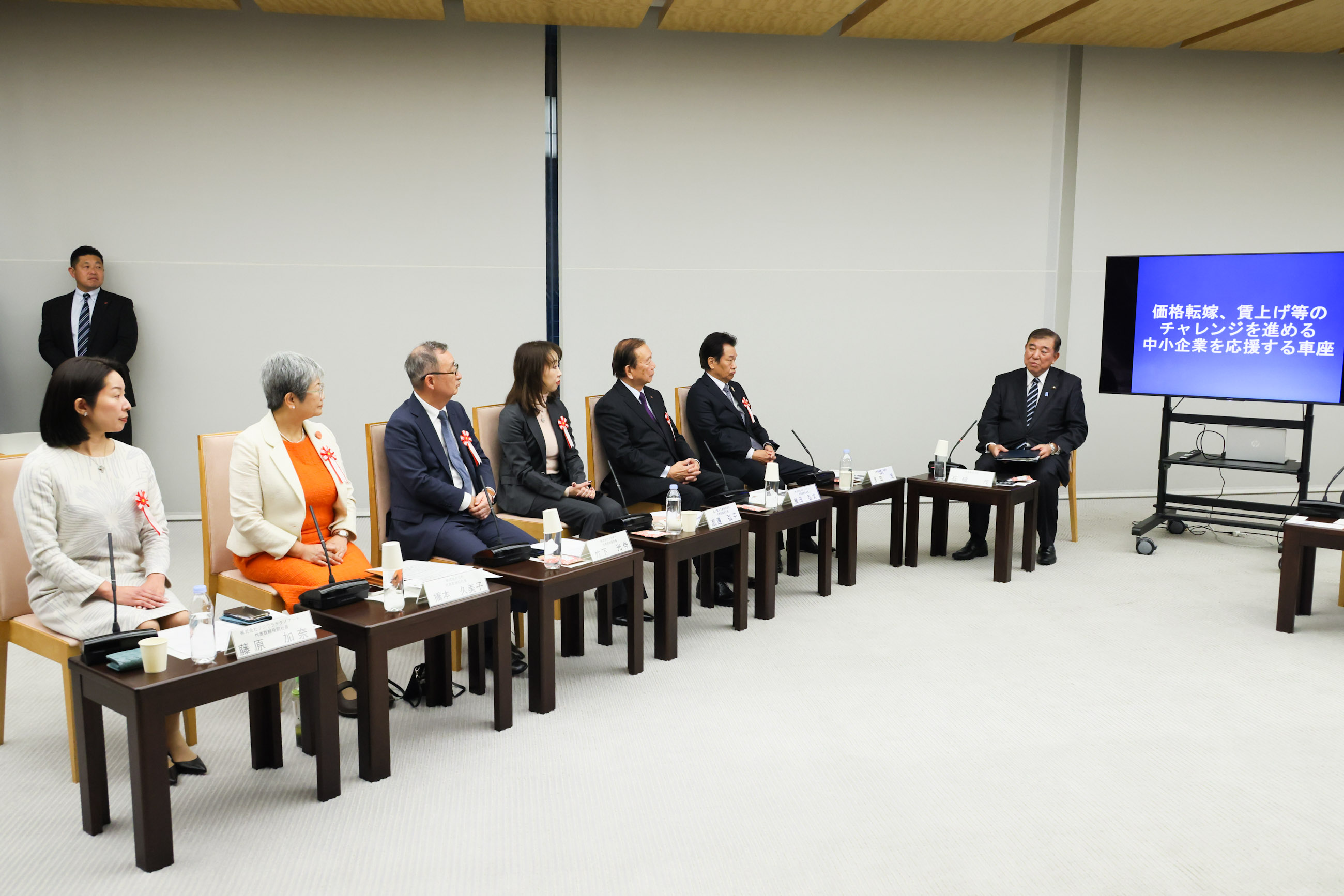 召开支援中小企业推进价格转嫁和涨薪等挑战的围坐对话