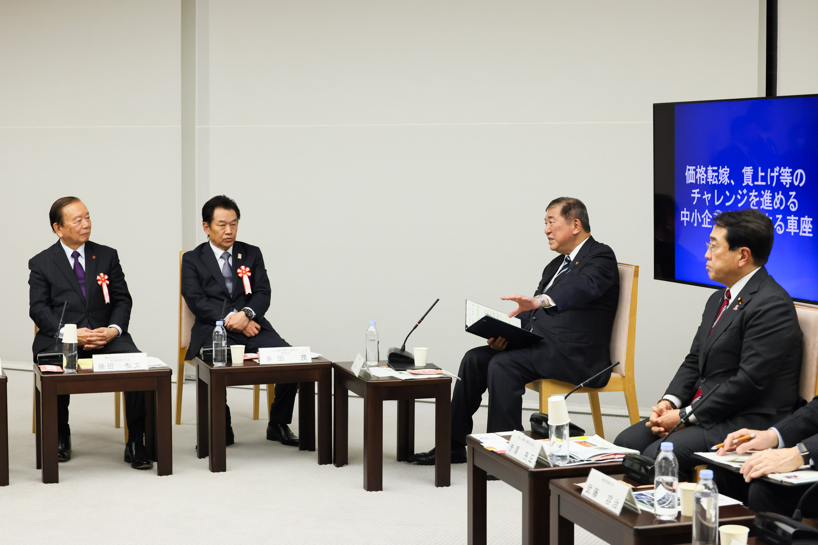 石破首相在围坐对话发言3