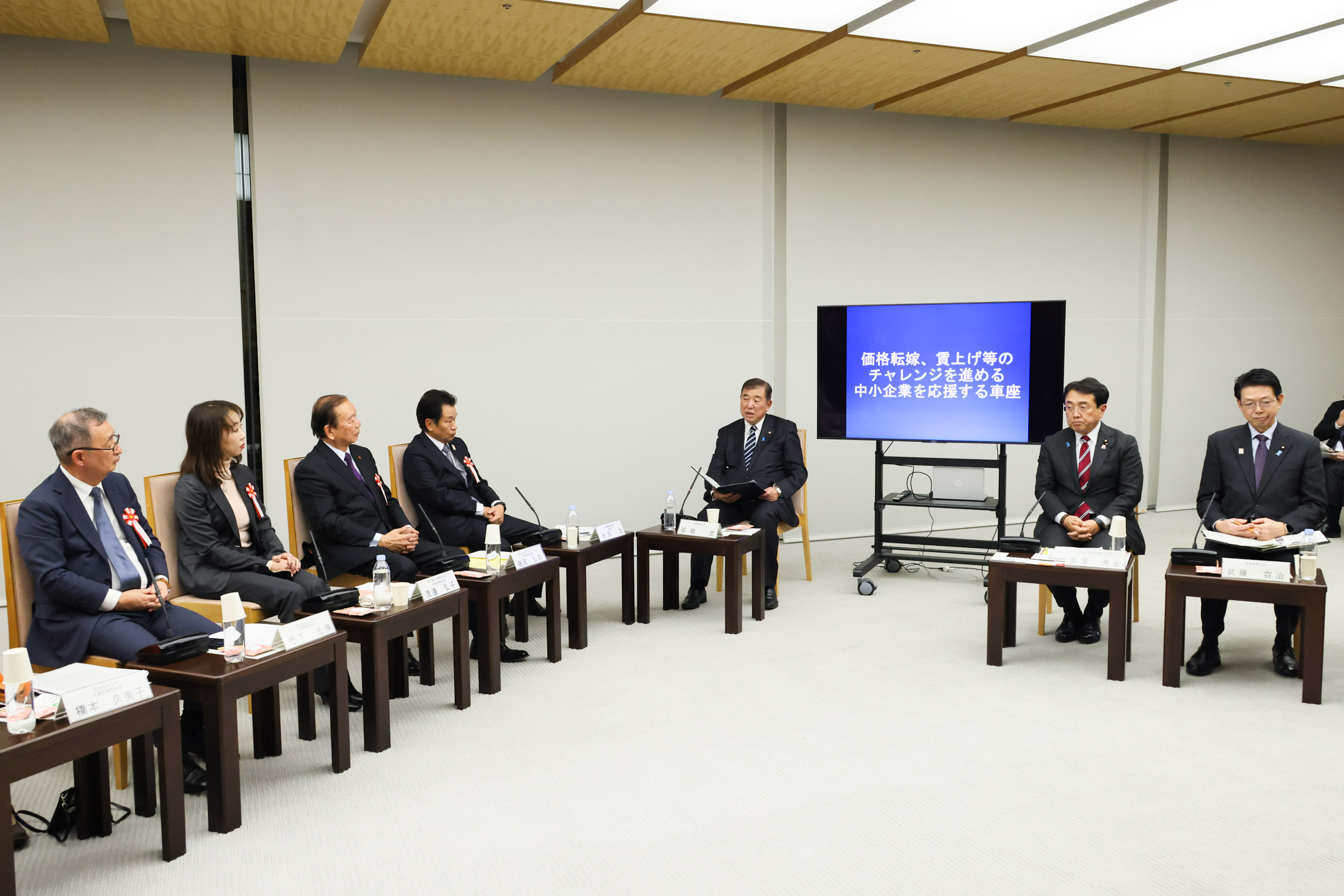 石破首相在围坐对话发言4