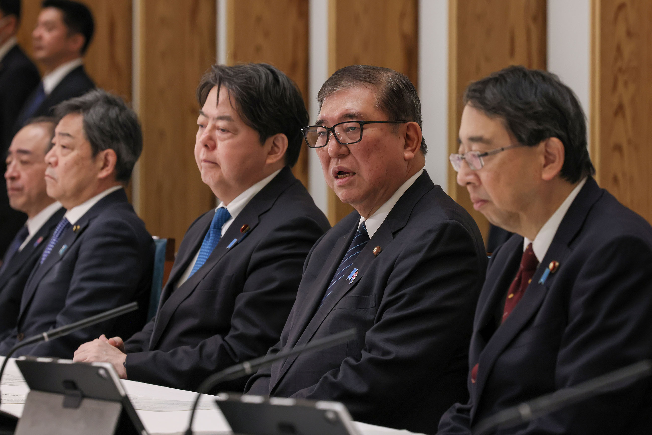 出席次官联络会议