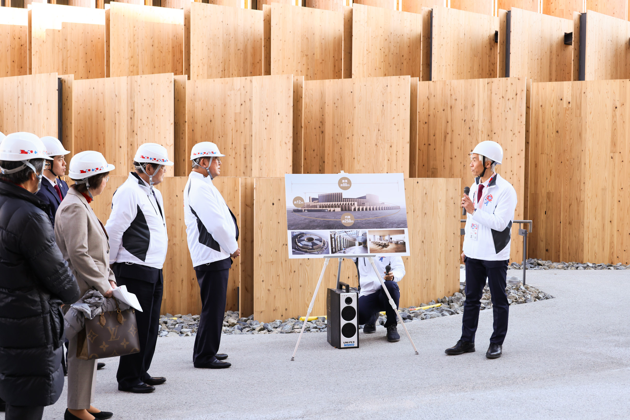 石破首相视察日本馆2