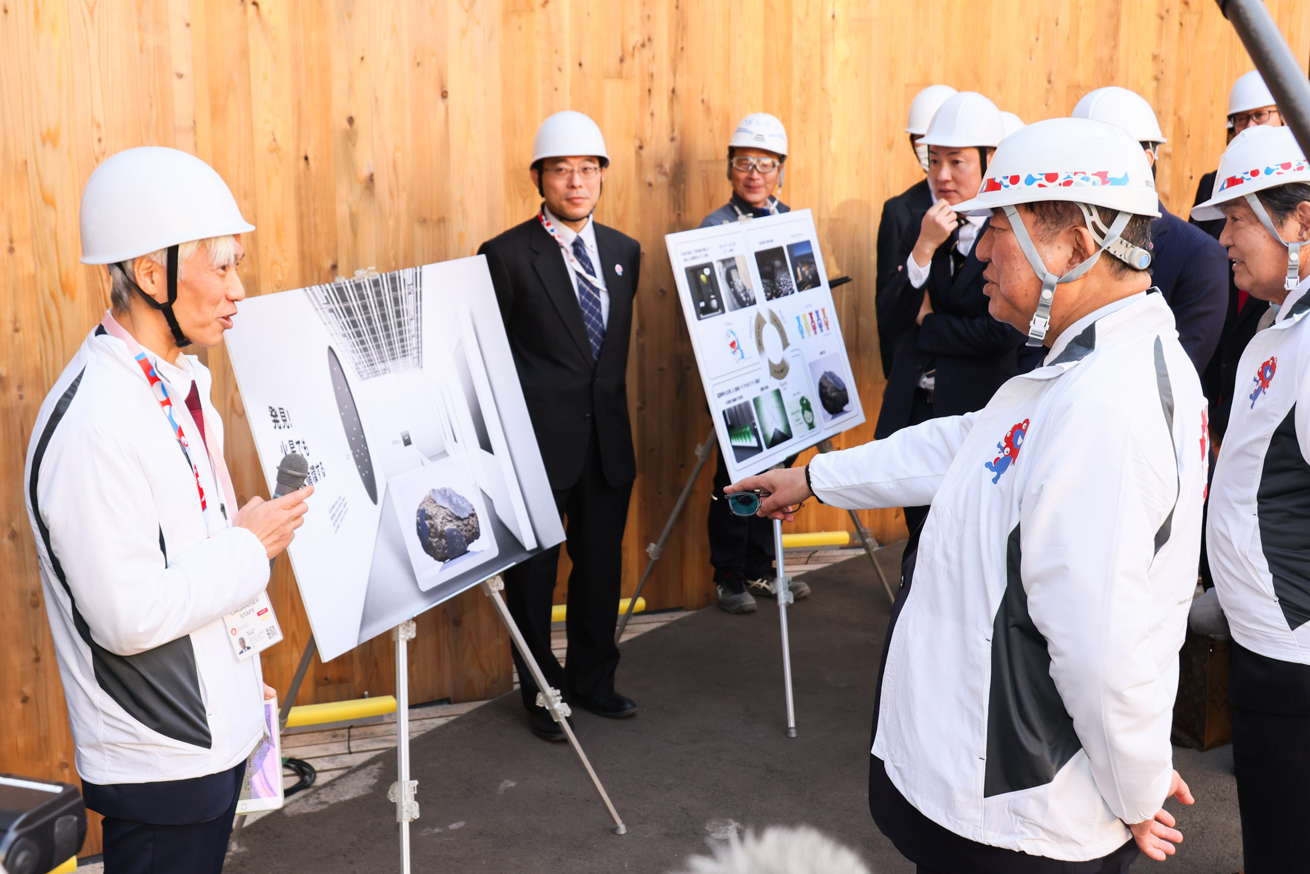 石破首相视察日本馆4