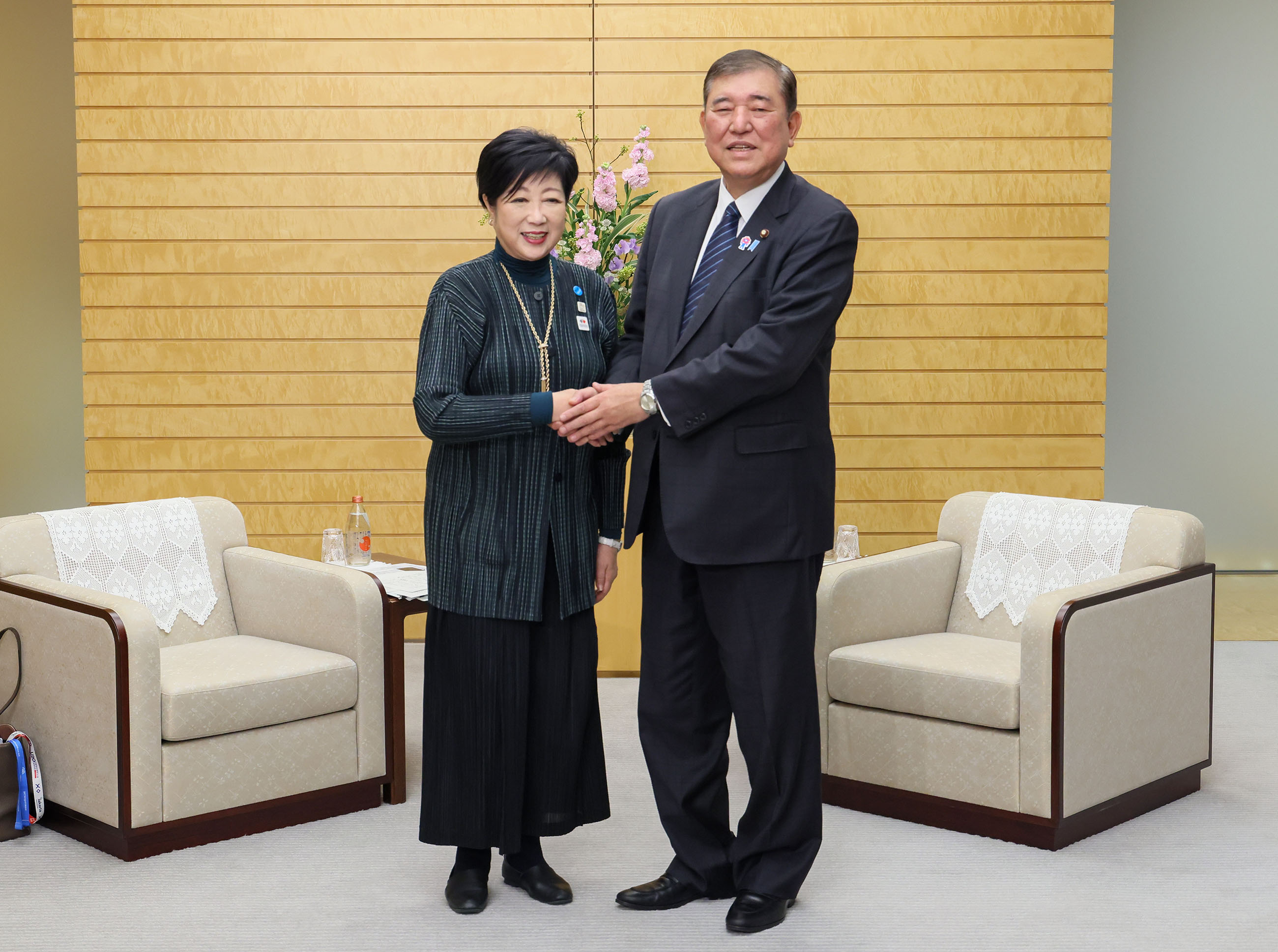 石破首相会见东京都知事2