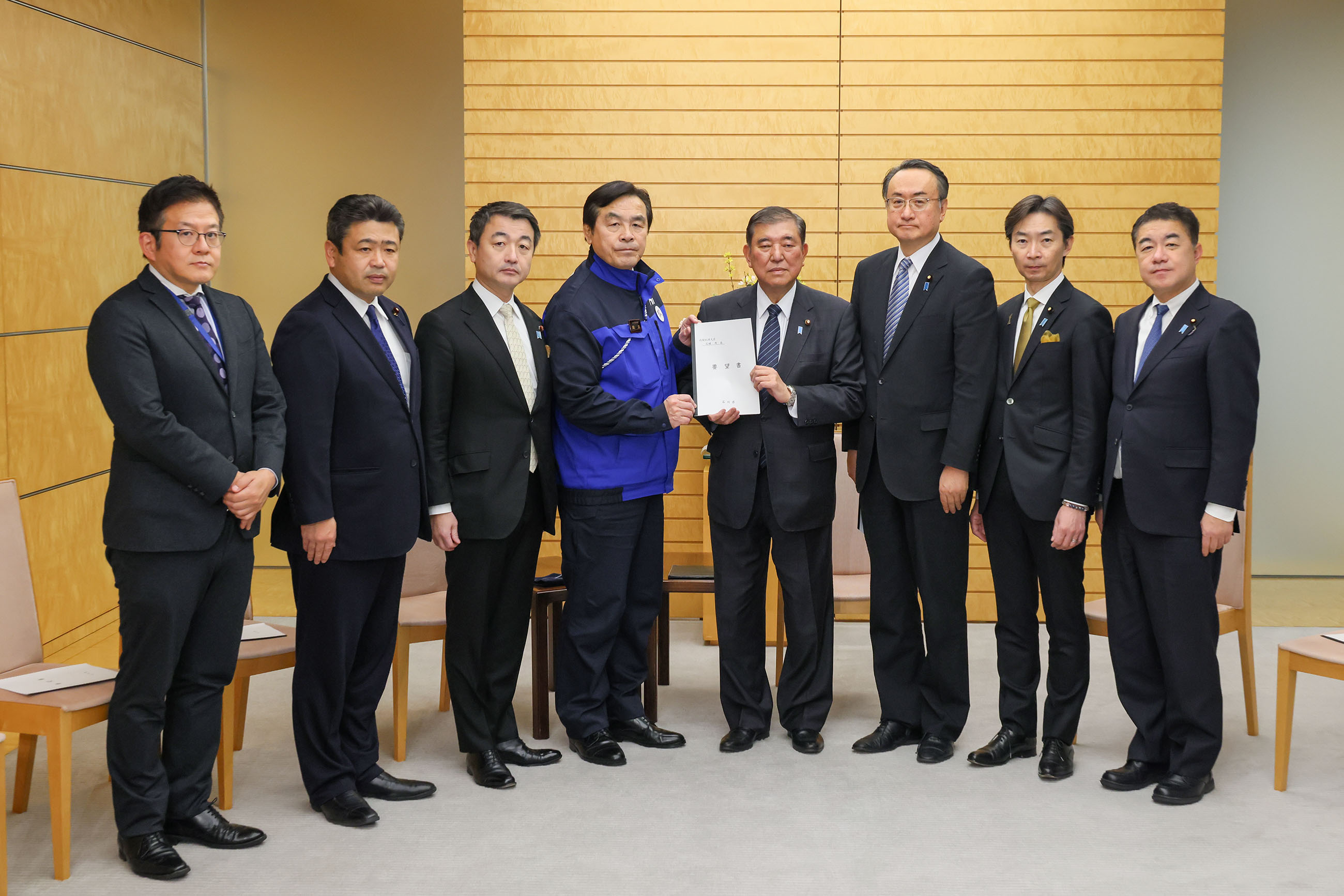 接受石川县知事等递交的请愿书