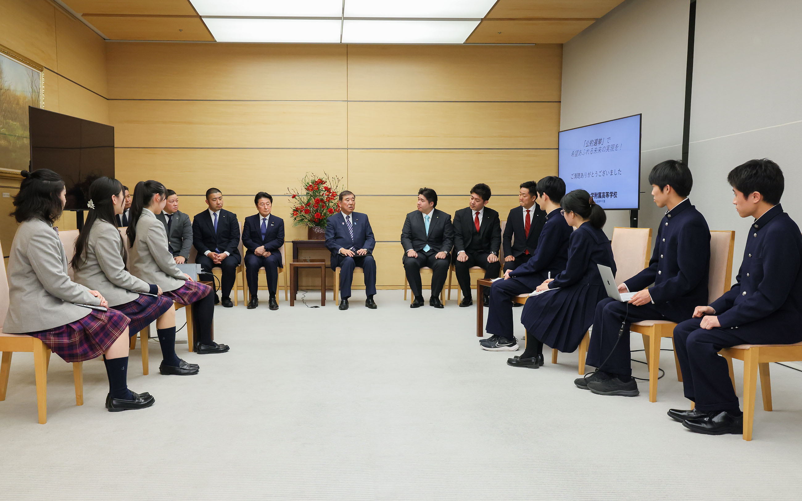 石破首相接受拜会4