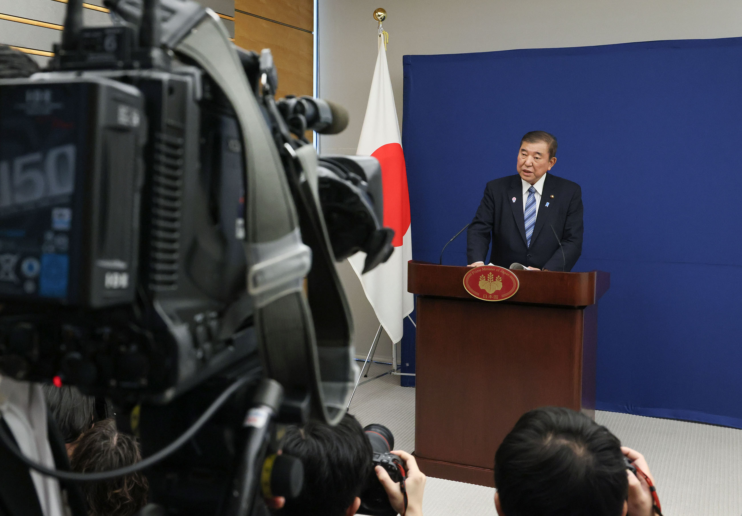 石破首相在训练现场举行记者会2