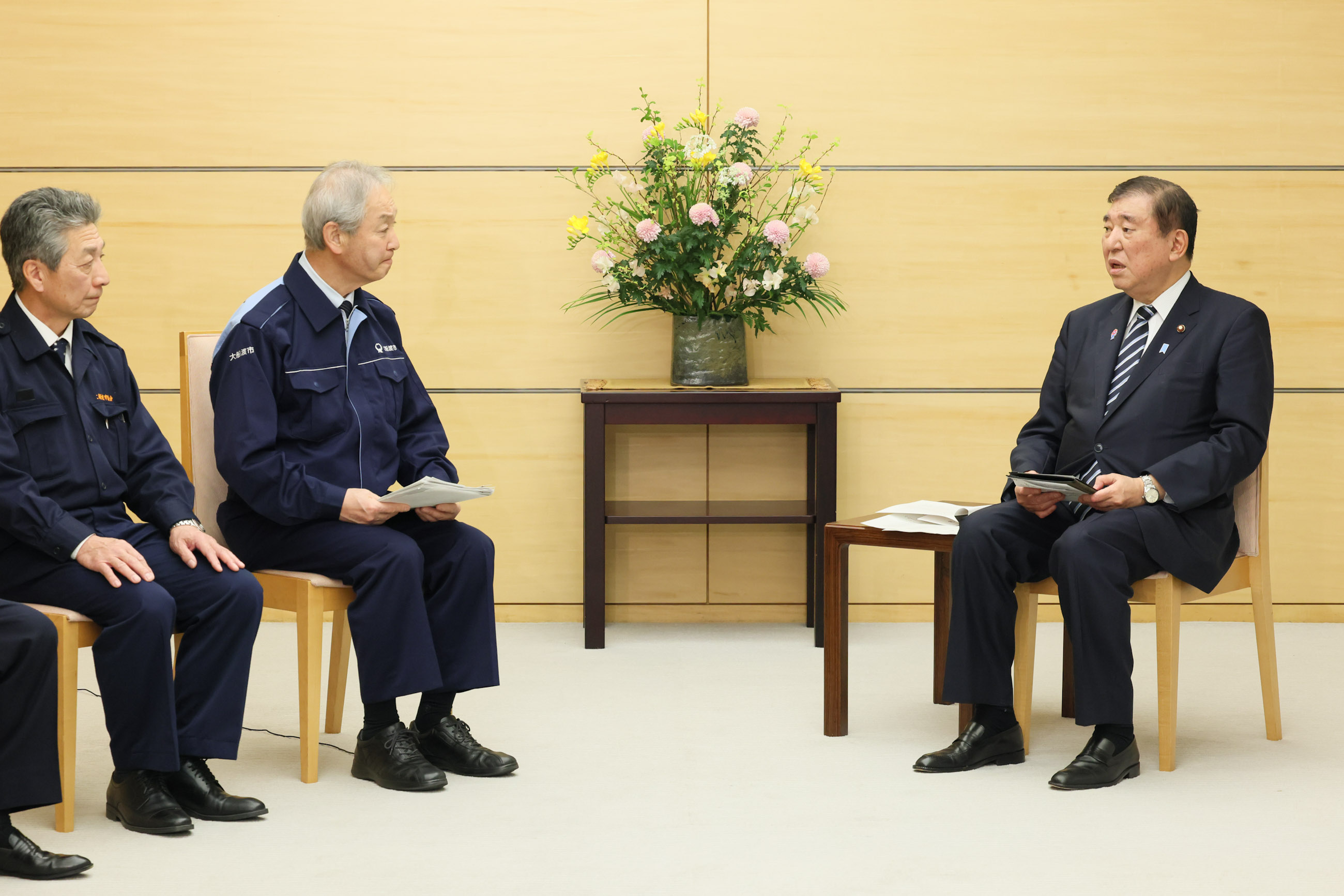 石破首相接受请愿书4