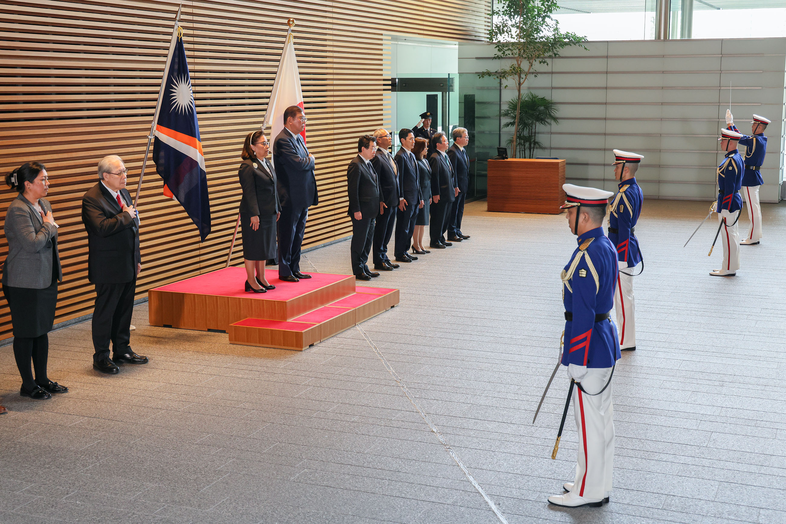 在仪仗队的荣誉礼和迎宾仪式1