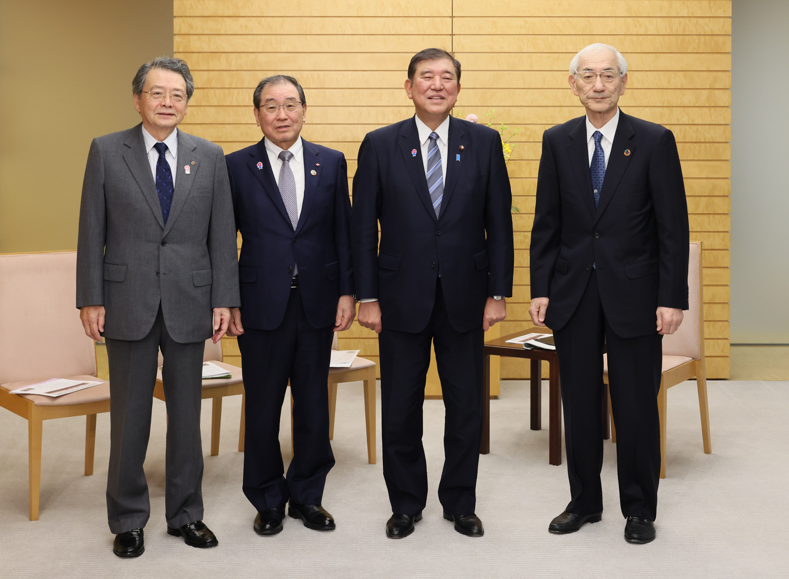 会见日中经济协会联合代表团