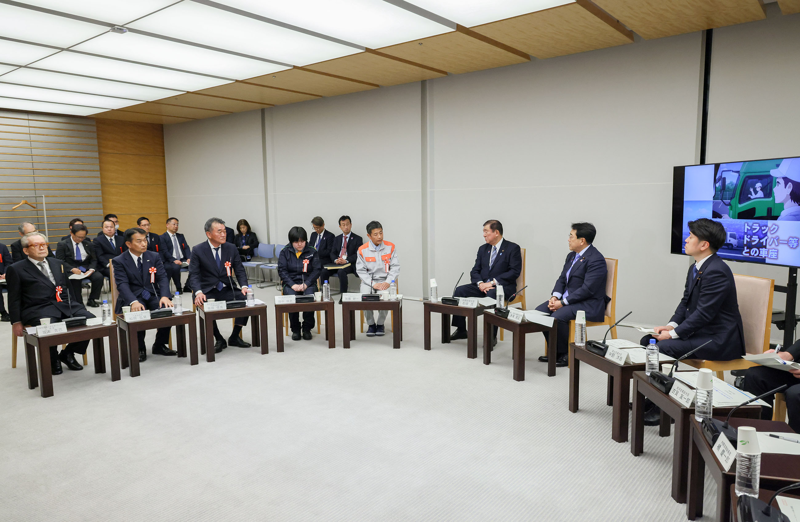 石破首相在座谈会听取意见1