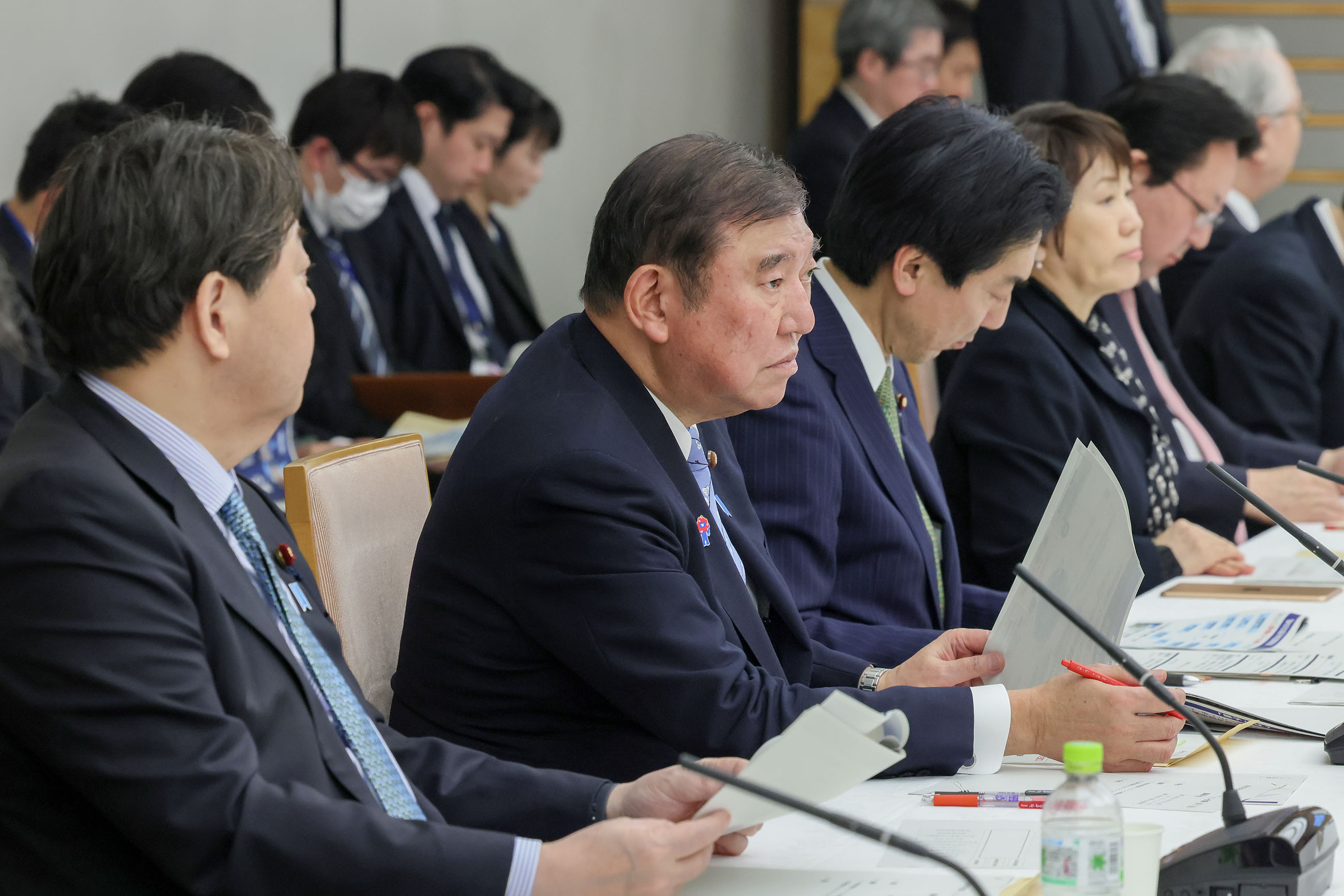 召开综合科学技术与创新会议