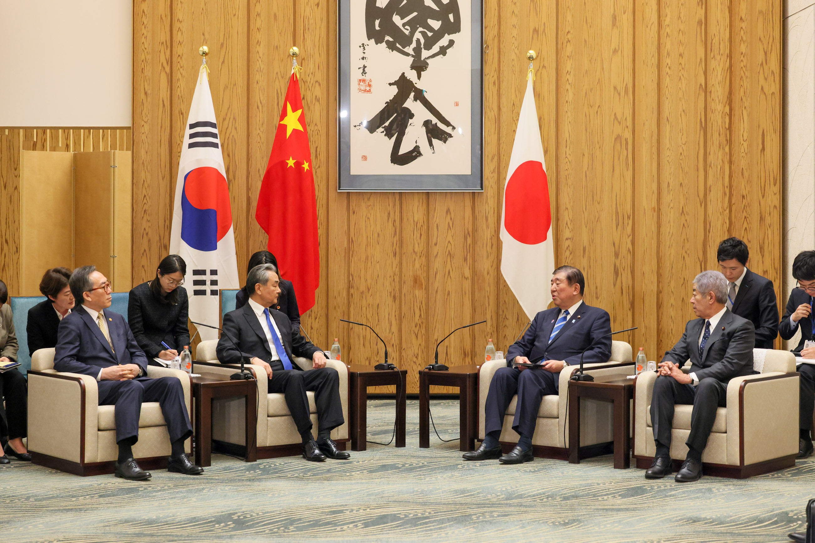 石破首相接受拜会4