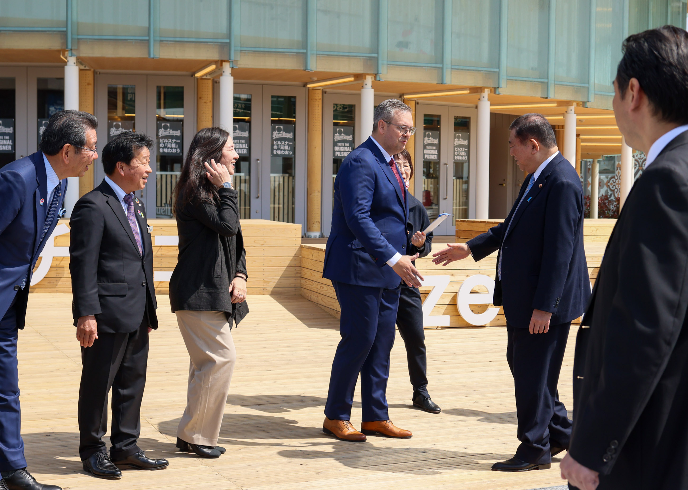 石破首相视察捷克馆1