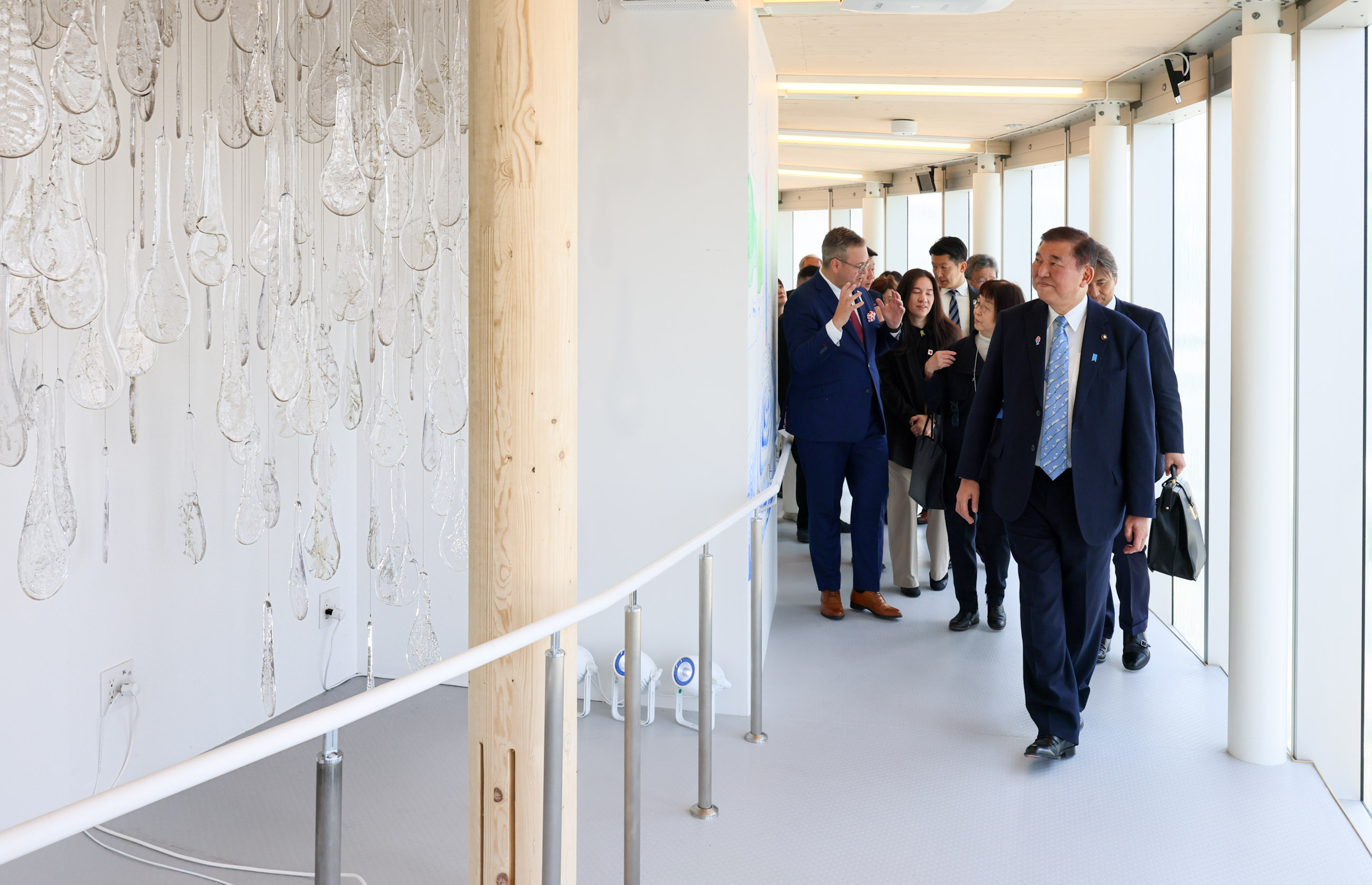 石破首相视察捷克馆2