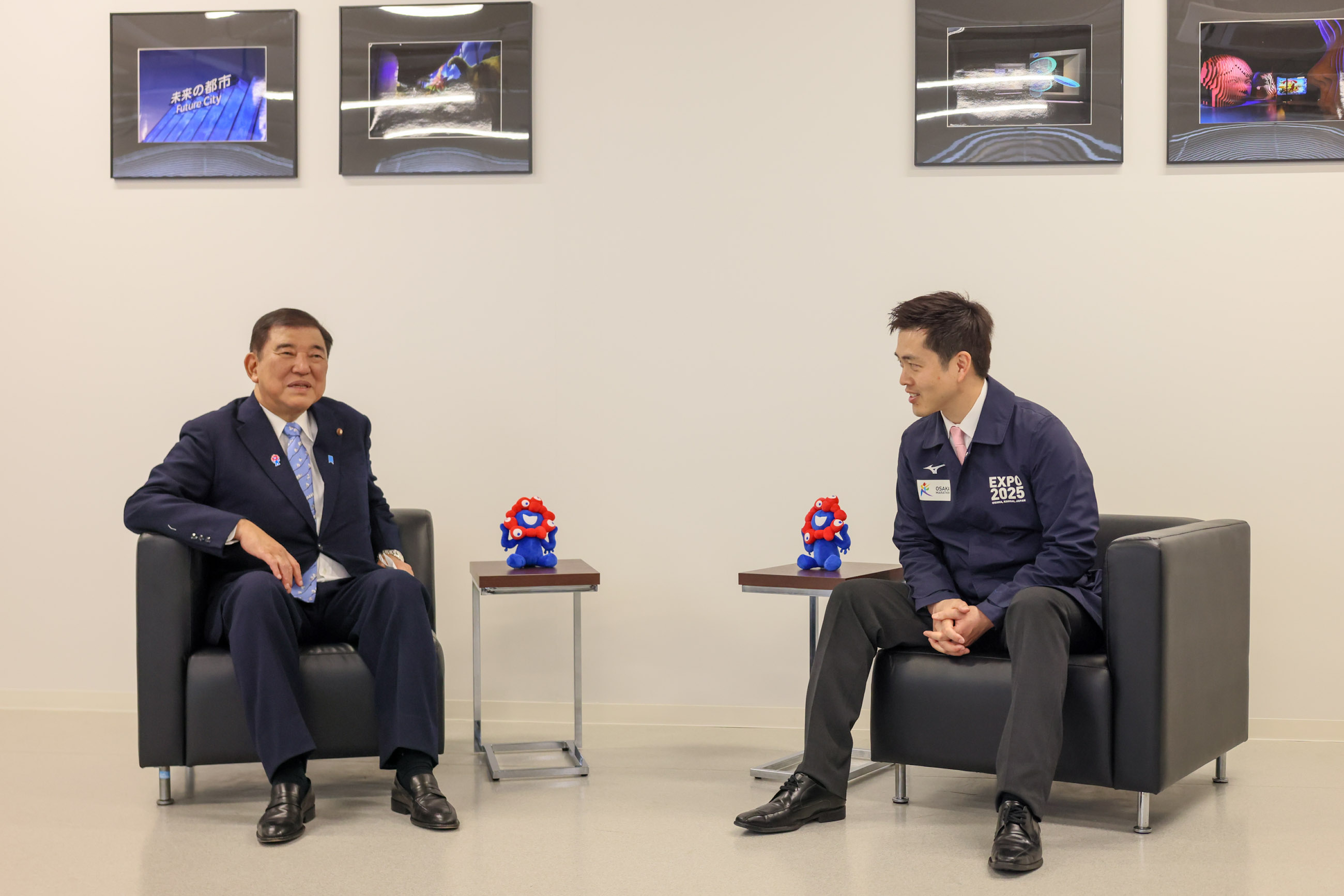 石破首相与吉村大阪府知事举行会谈