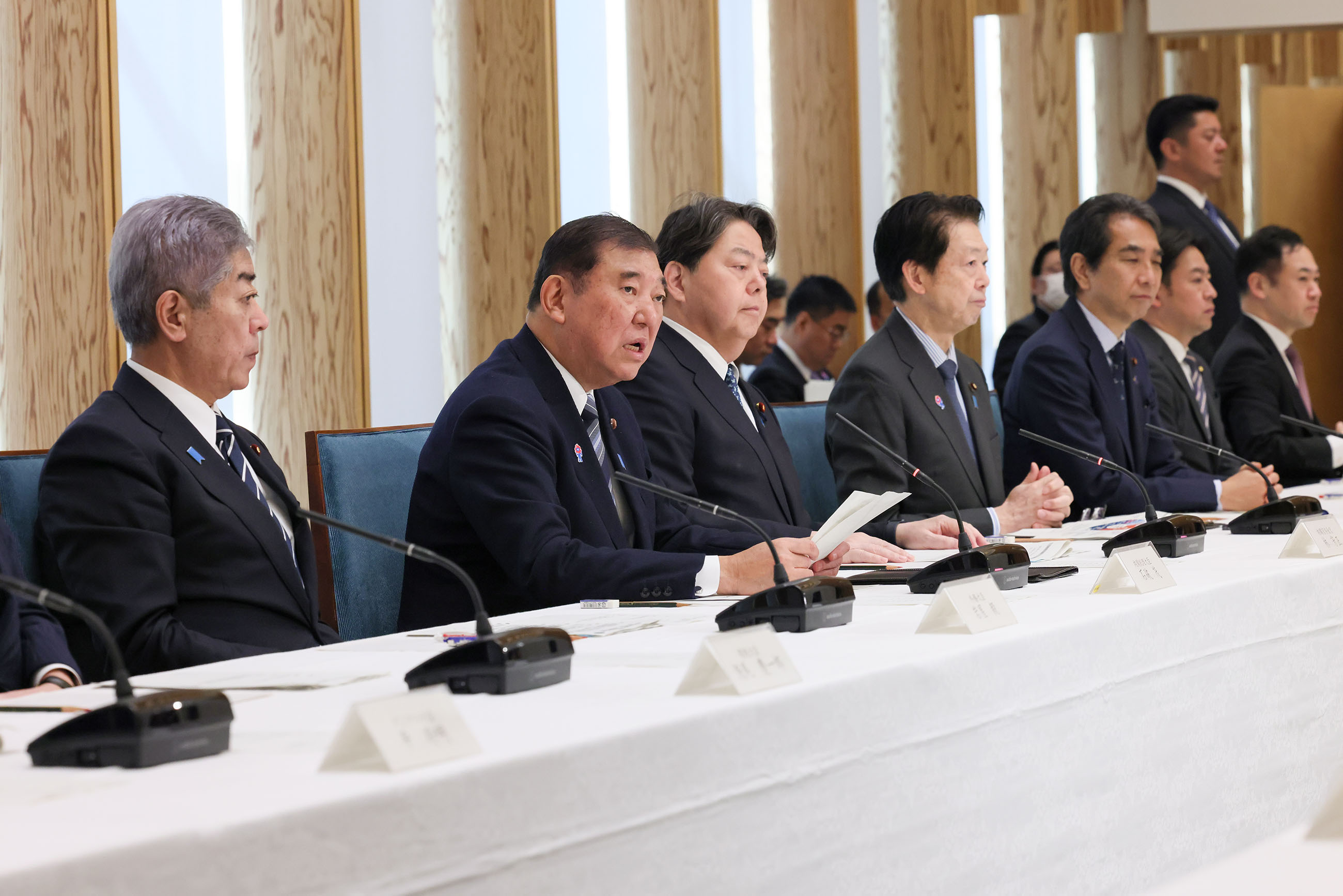 召开有关美国关税措施的综合对策总部会议