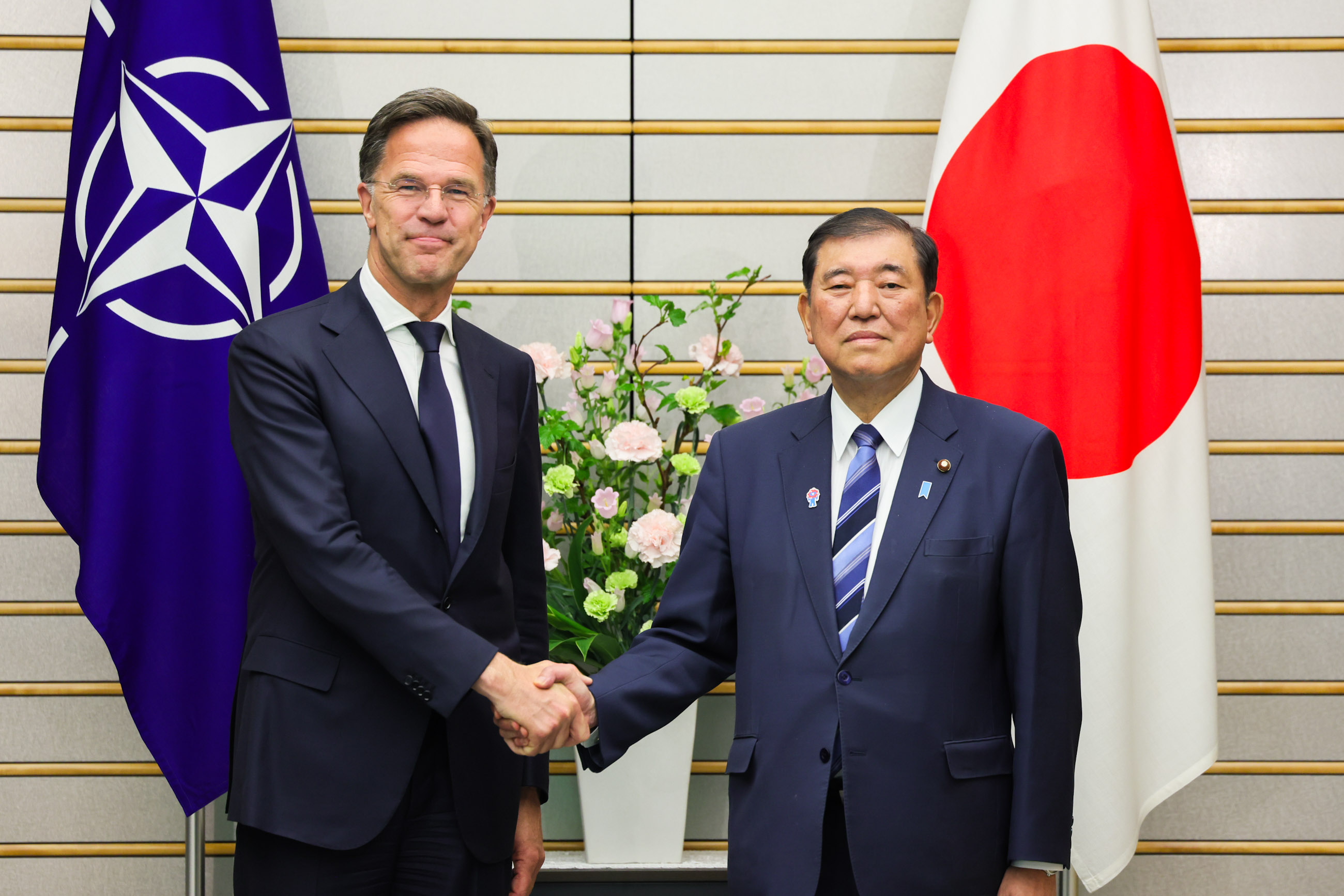 石破首相与吕特秘书长举行会谈1