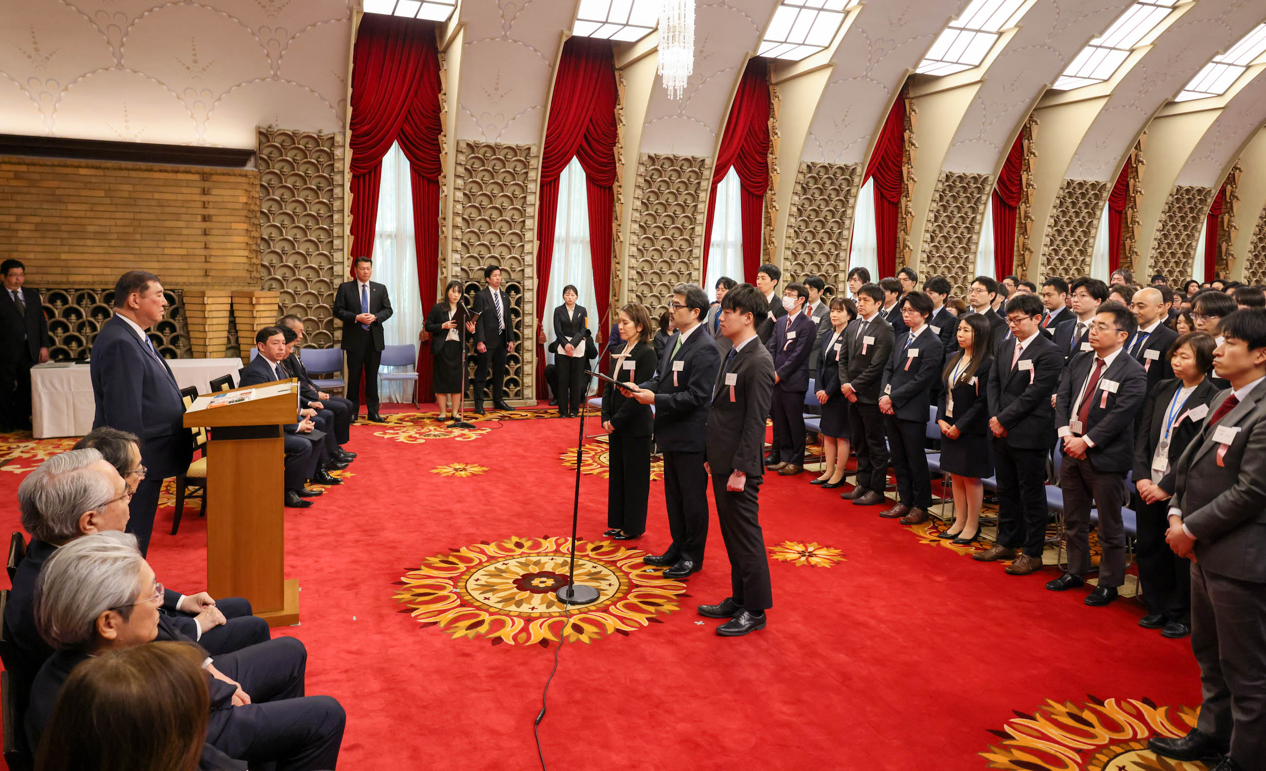 石破首相听取支援官的决心声明