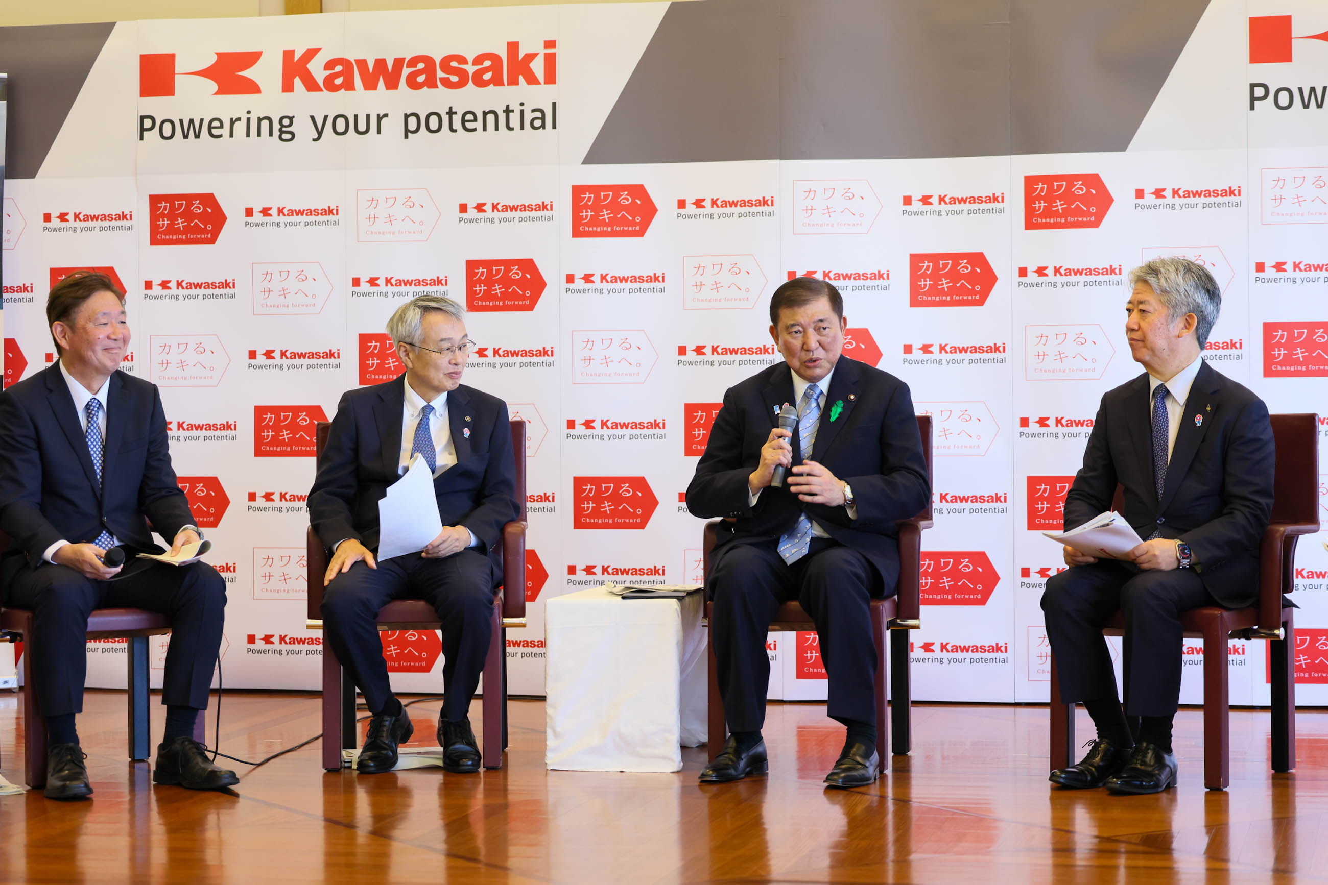 石破首相与受美国关税措施影响的企业家举办座谈会2