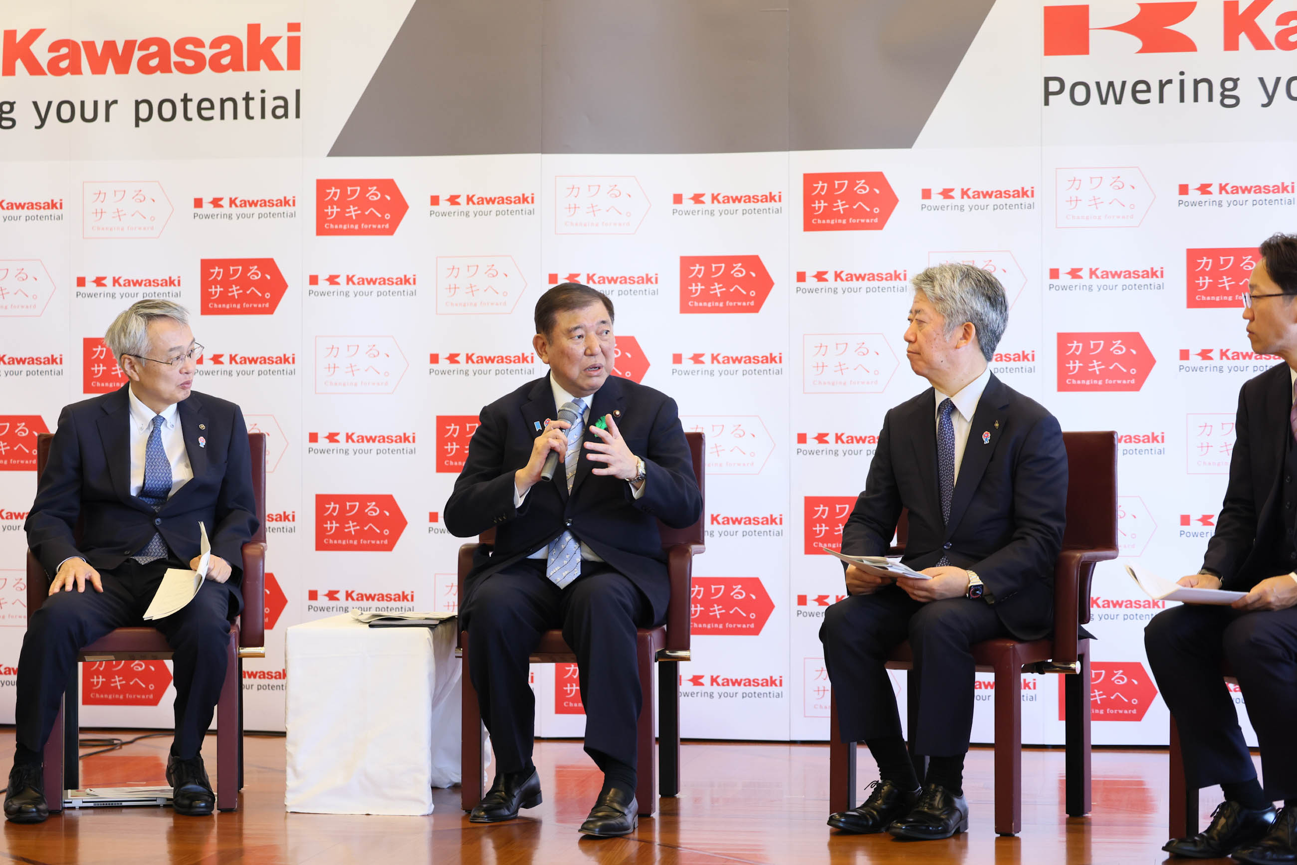 石破首相与受美国关税措施影响的企业家举办座谈会3