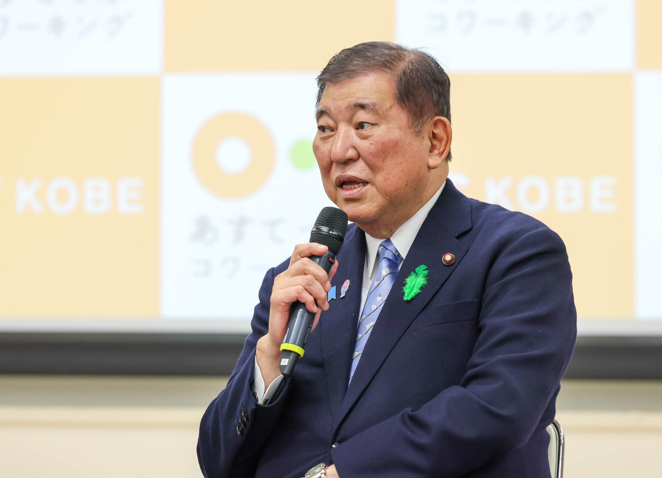 石破首相与致力于开创新业务、女性活跃及工作方式改革的青年和女性举办座谈会3