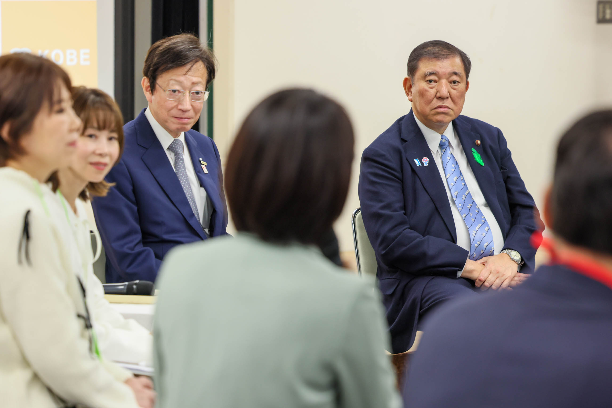 石破首相与致力于开创新业务、女性活跃及工作方式改革的青年和女性举办座谈会6