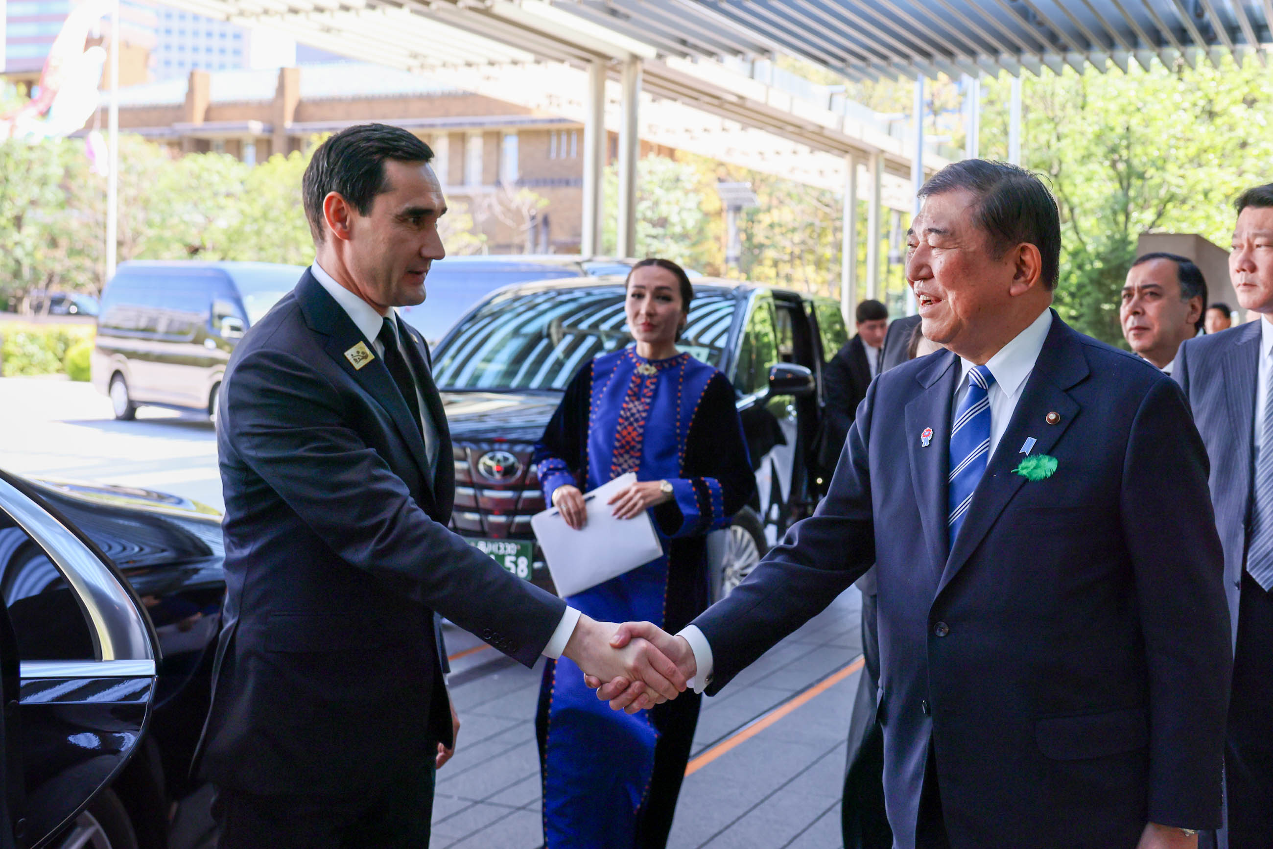 石破首相迎接别尔德穆哈梅多夫总统1