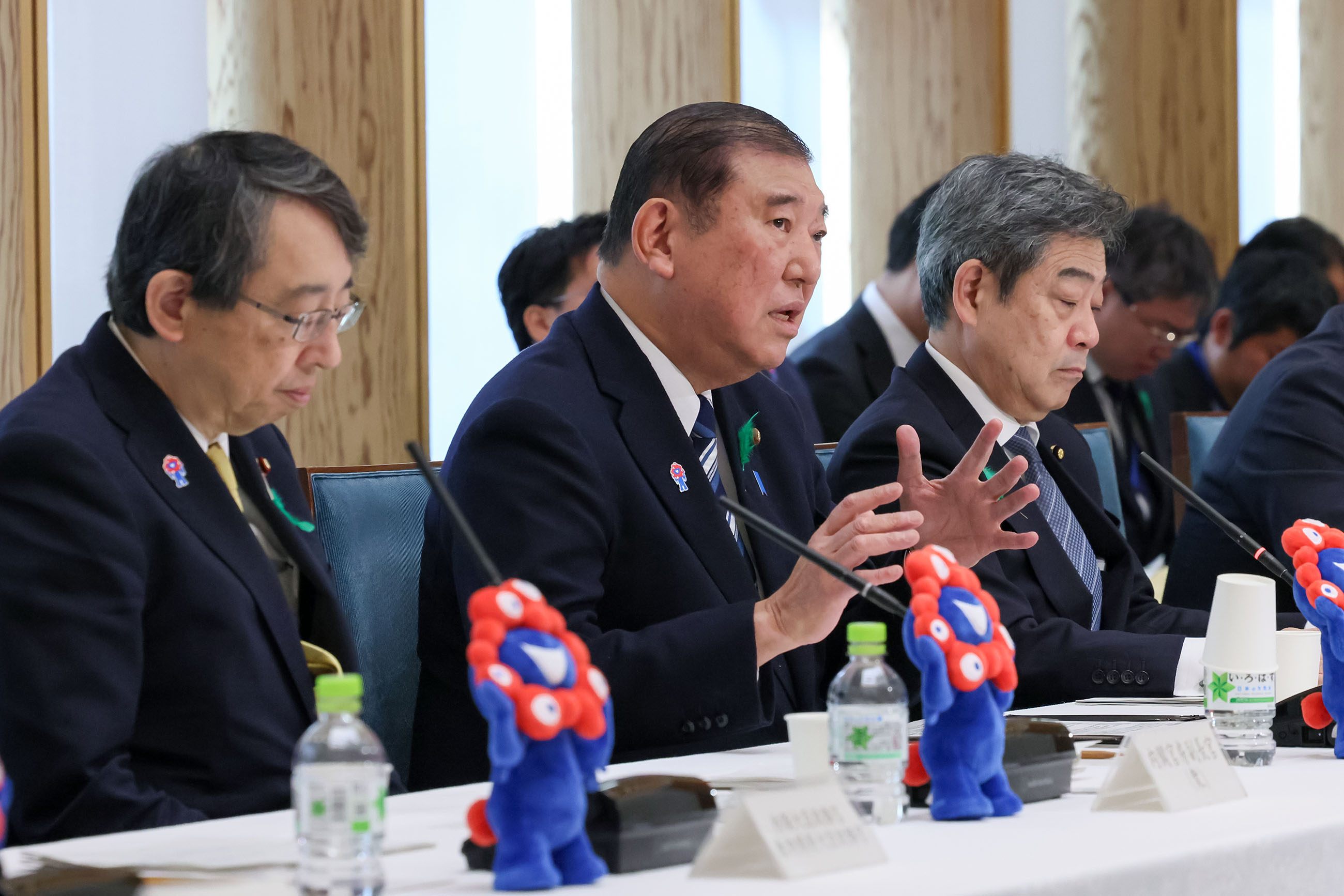 出席大臣政务官会议