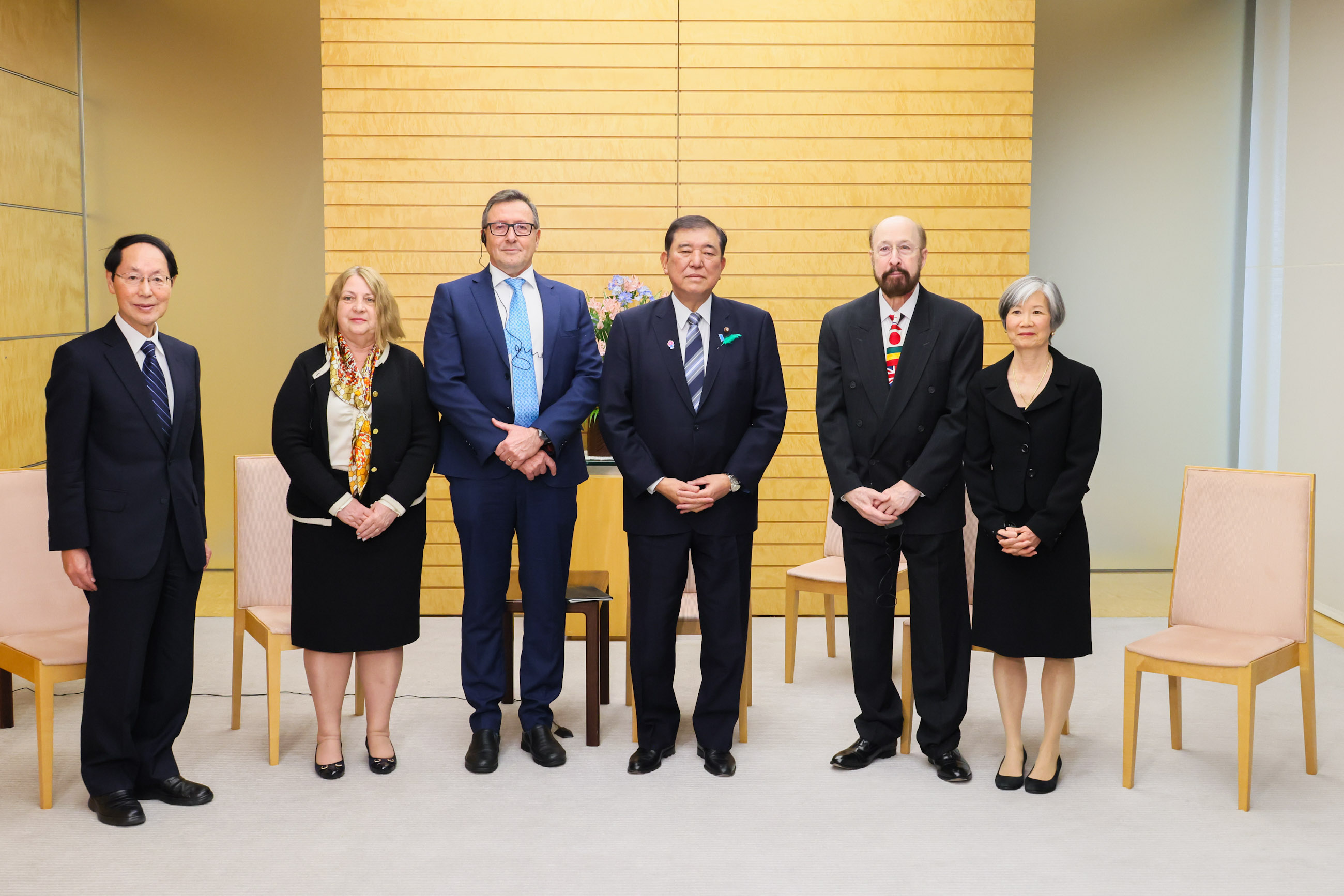 会见日本国际奖获奖者