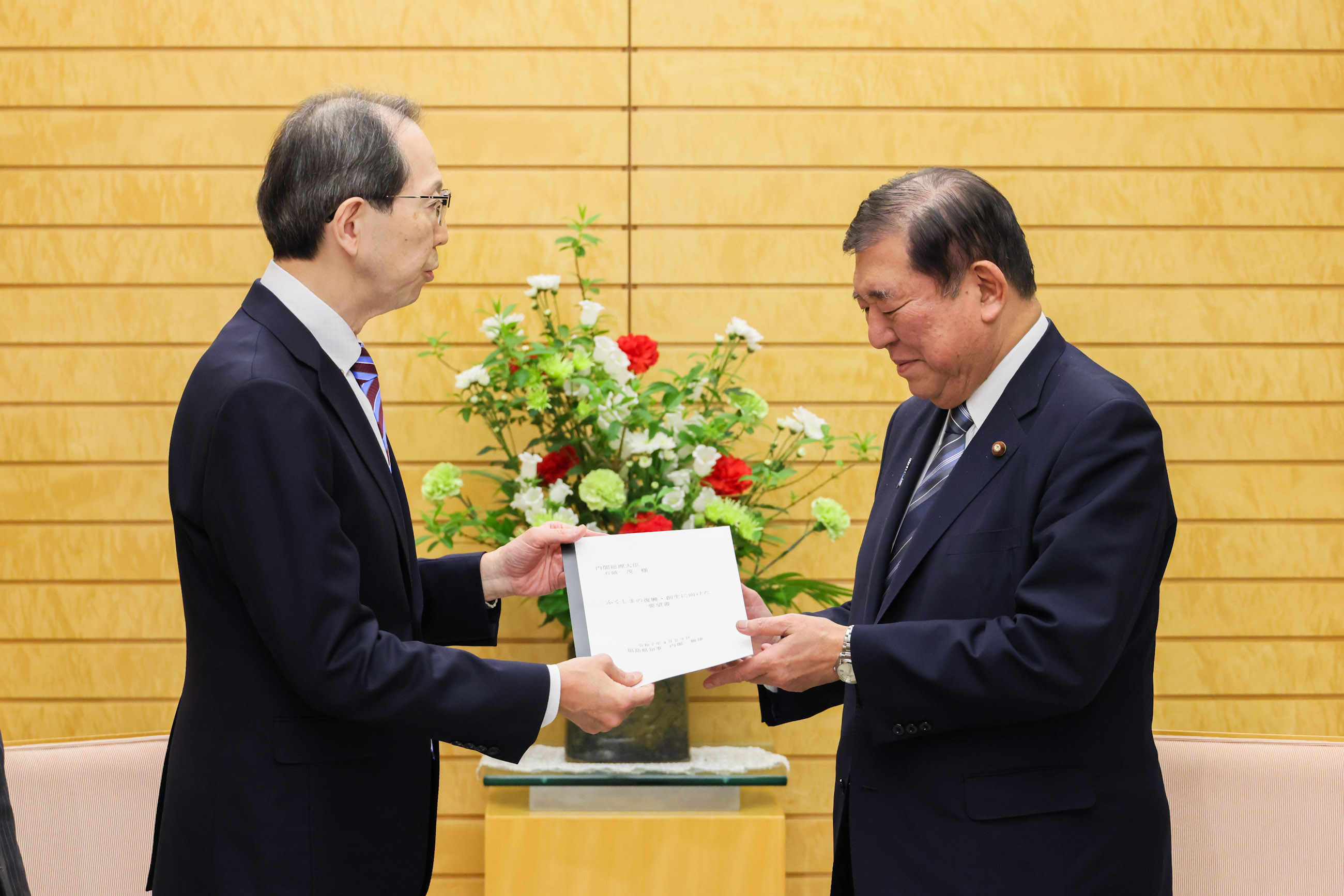 石破首相接受请愿书2