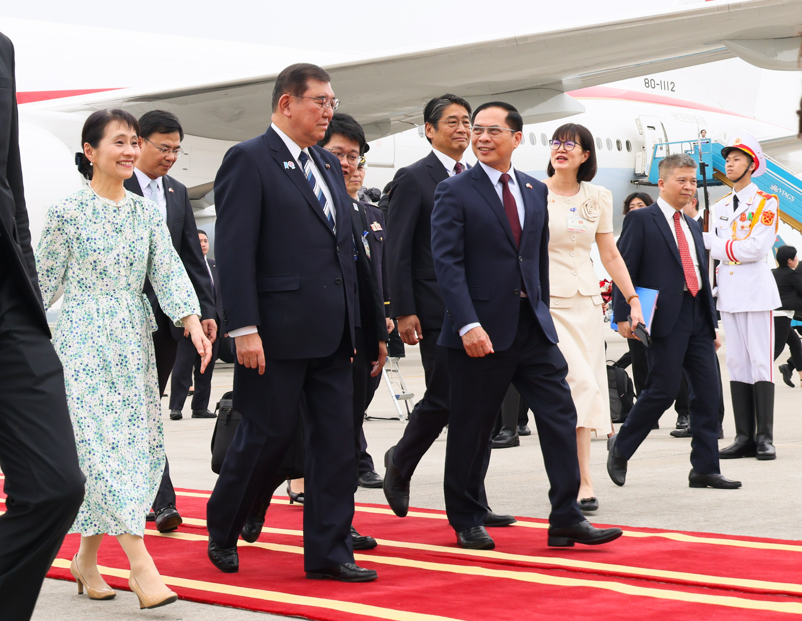 石破首相抵达河内7