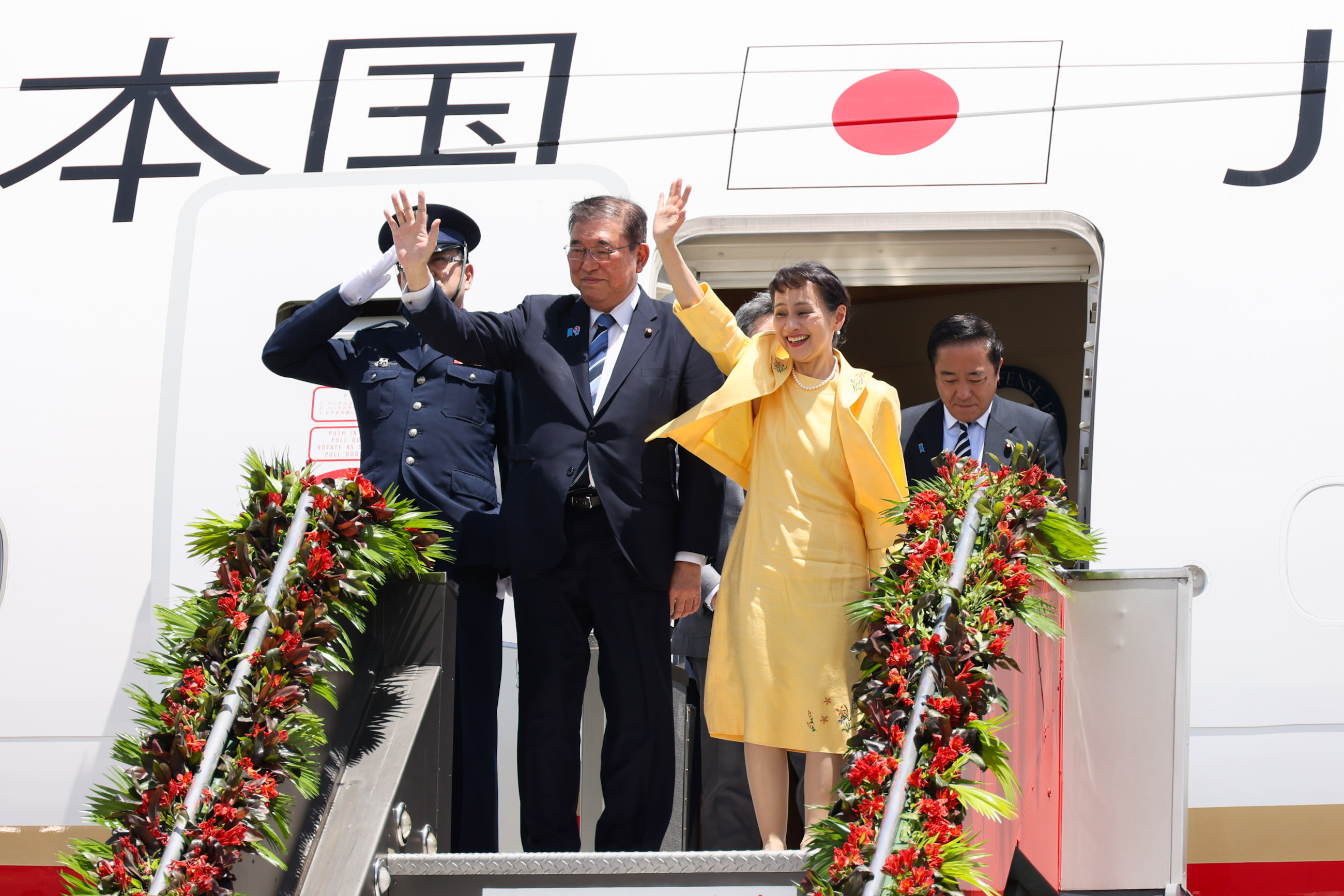 石破首相抵达马尼拉2