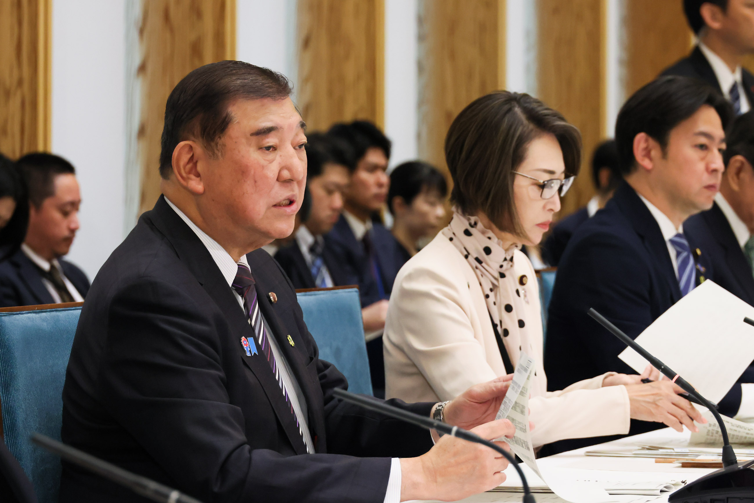 召开有关就业冰河期一代等支援的相关阁僚会议