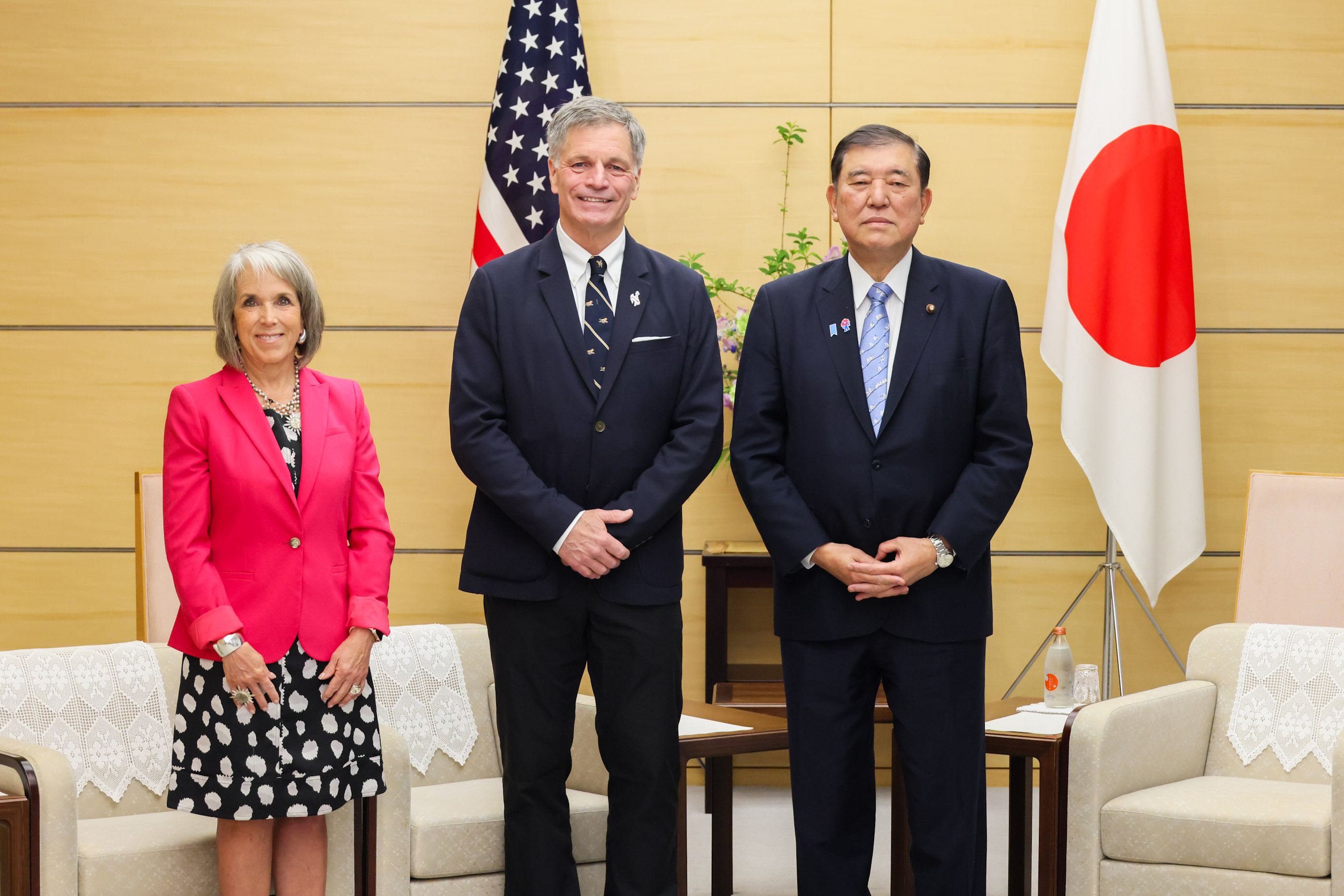 会见美国怀俄明州州长戈登和新墨西哥州州长格里沙姆