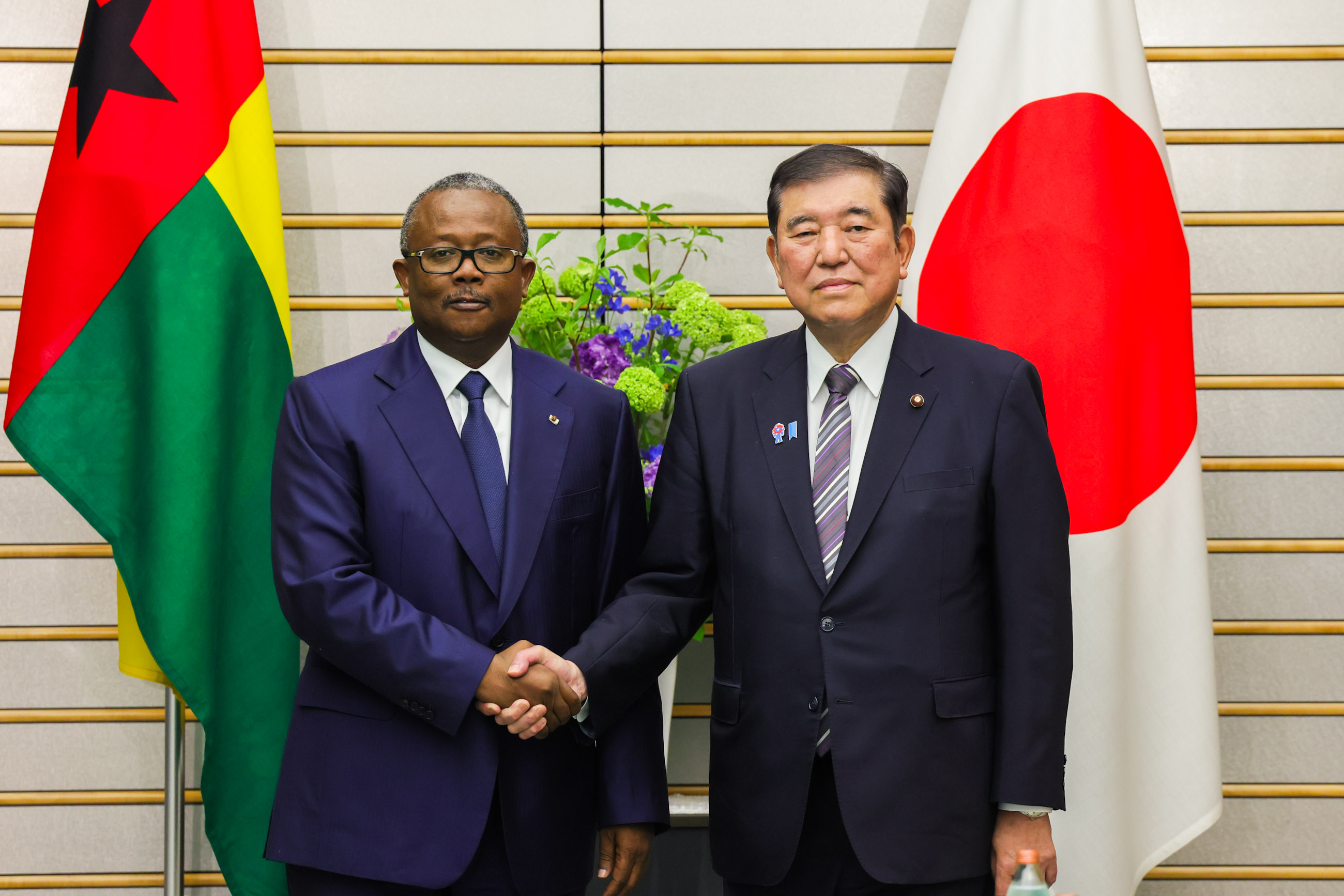 举行日本几内亚比绍首脑会谈