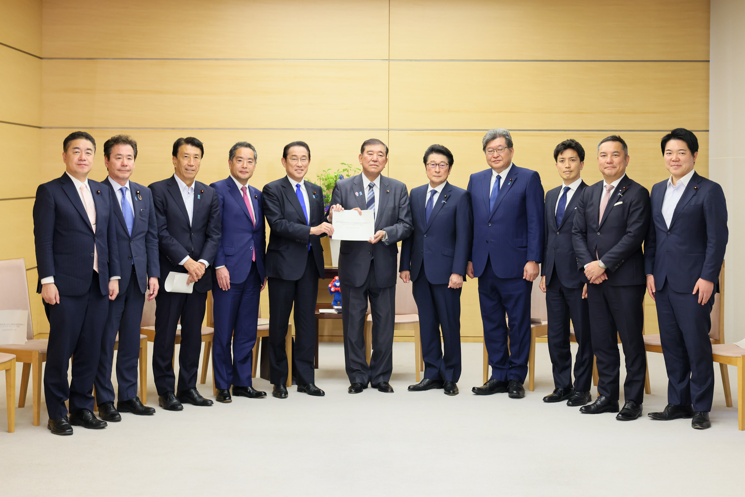 石破首相听取报告3