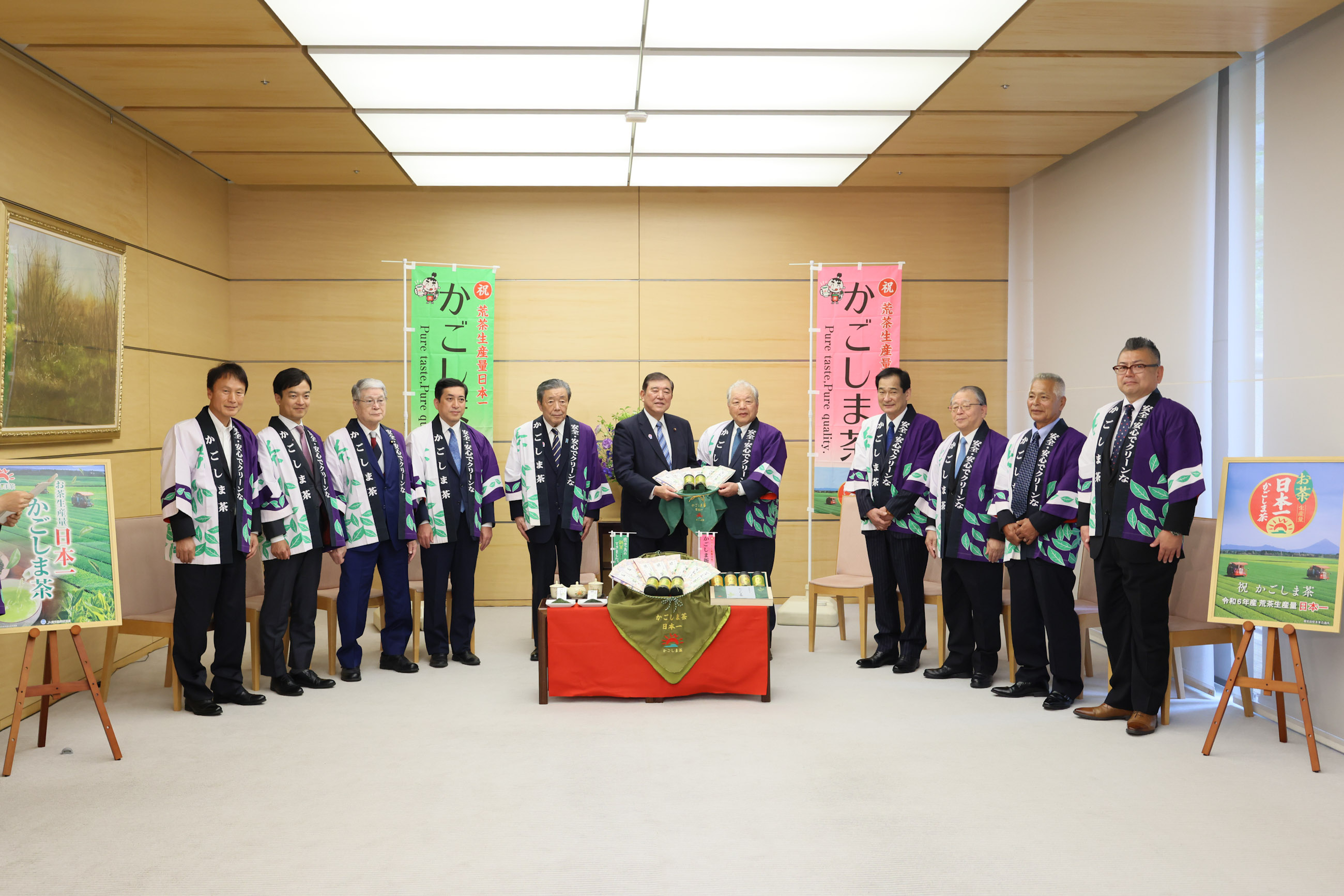 接受鹿儿岛县知事等赠送的“鹿儿岛茶”新茶