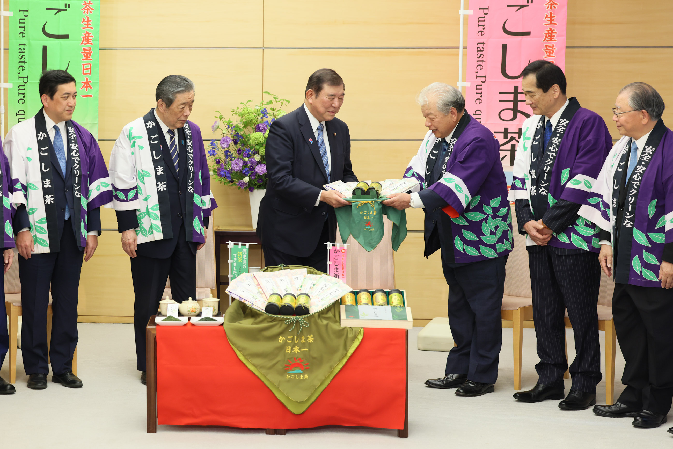 石破首相接受赠送2