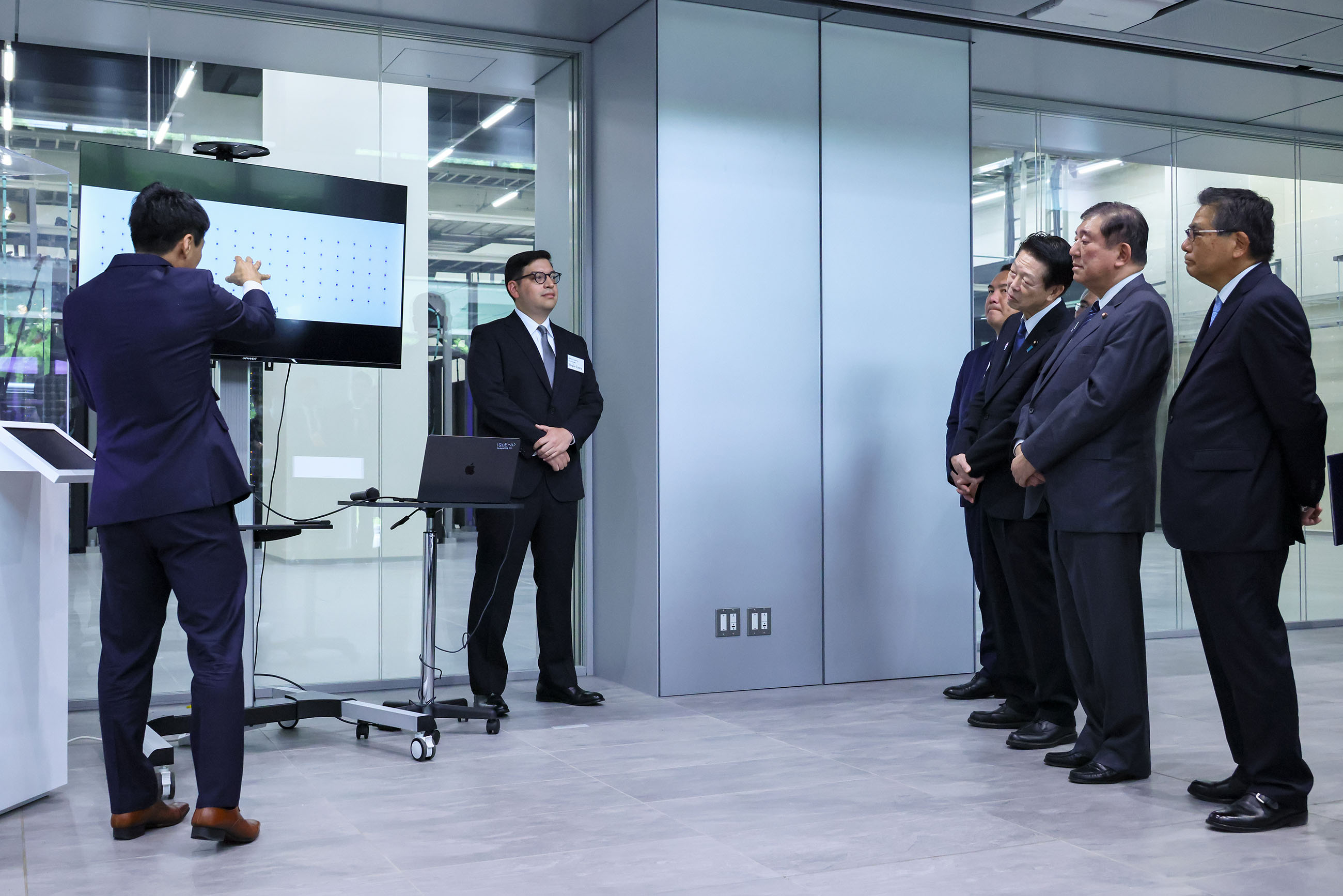 石破首相视察G-QuAT3