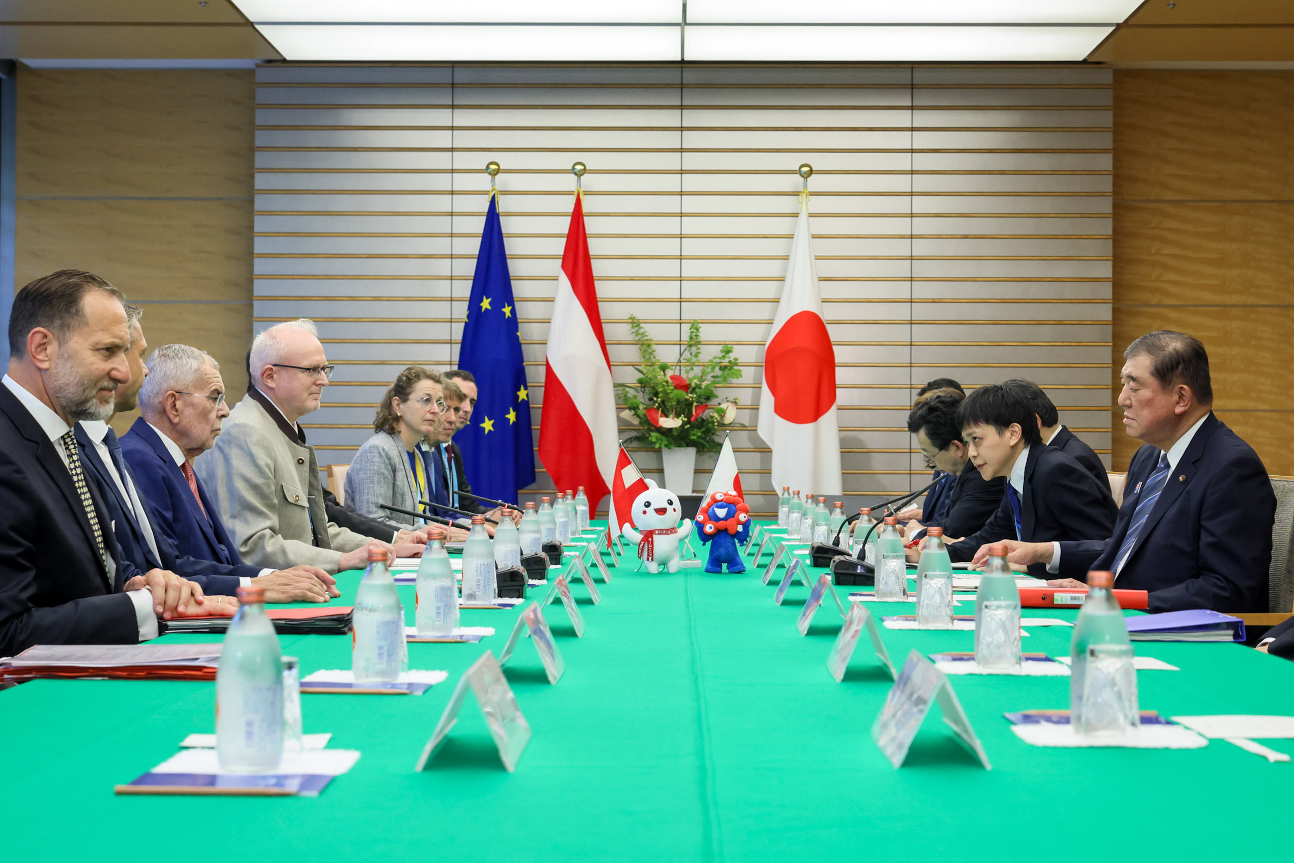 石破首相与范德贝伦总统举行会谈2