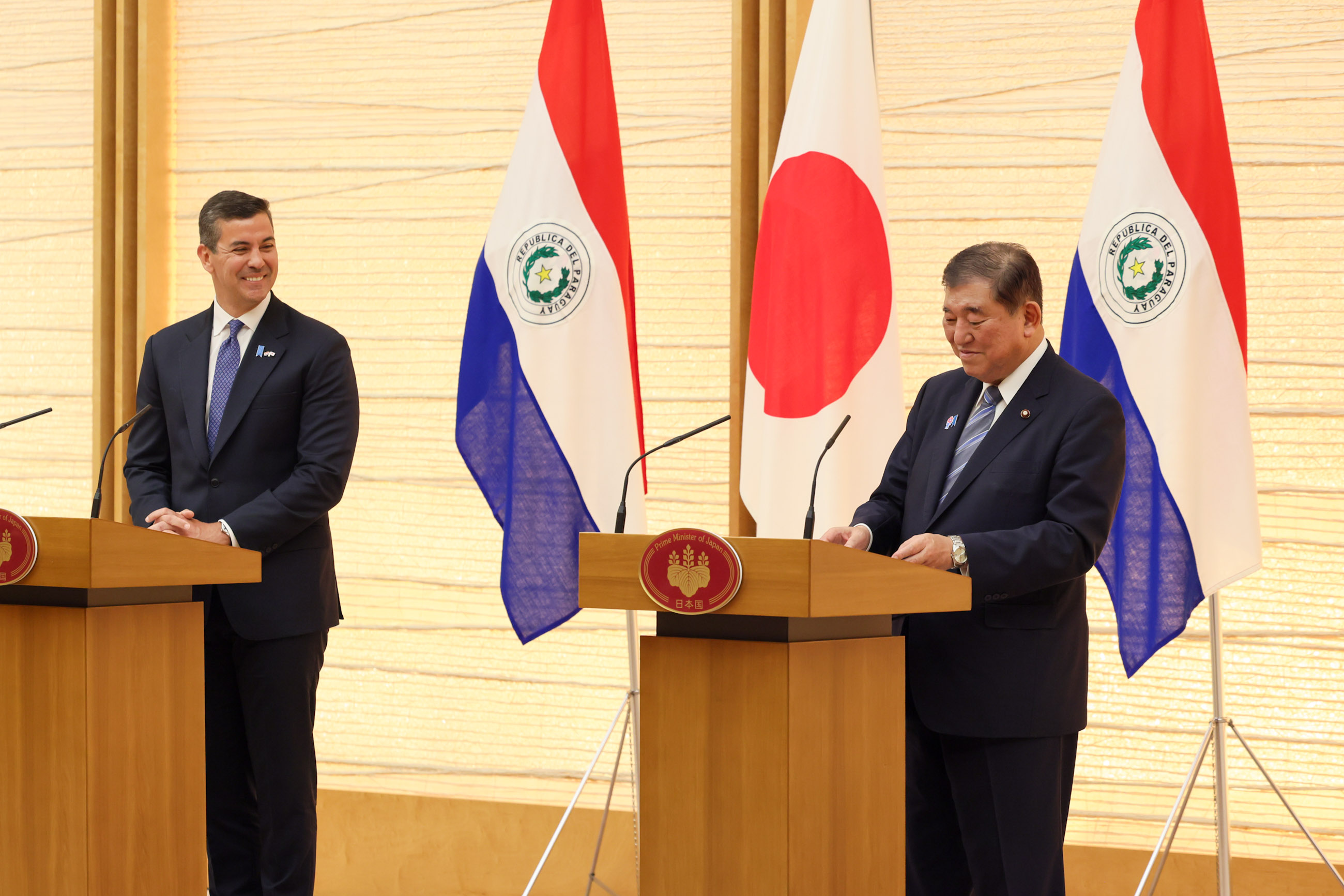 联合记者发布会3